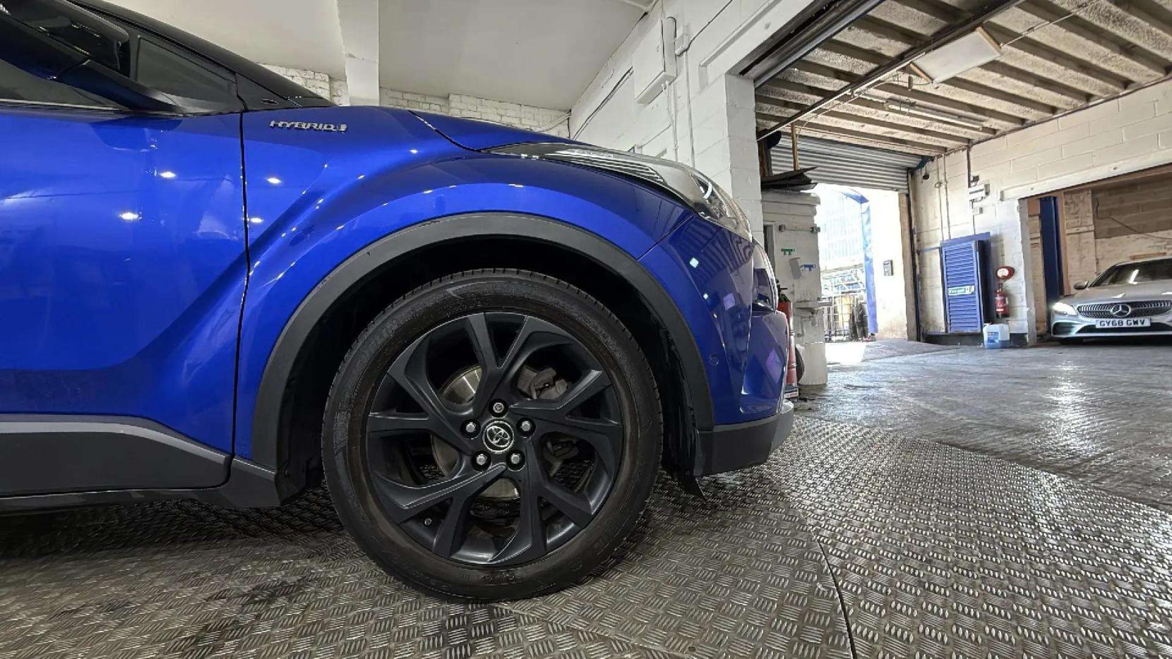 Toyota C-HR 1.8 VVT-h Dynamic SUV 5dr Petrol Hybrid CVT Euro 6 (s/s) (122 ps)