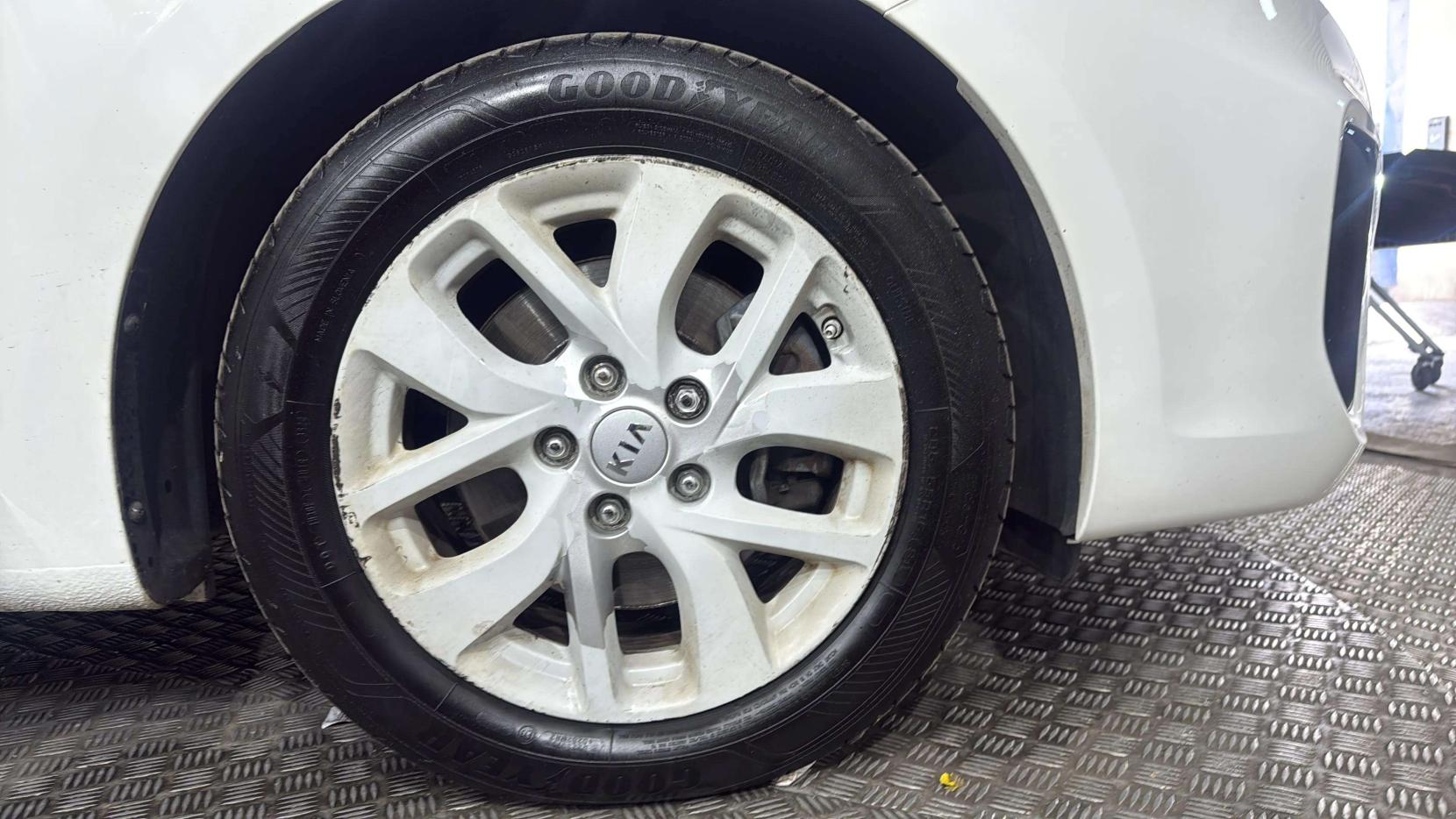 Kia Carens 1.7 CRDi 2 MPV 5dr Diesel DCT Euro 6 (s/s) (139 bhp)