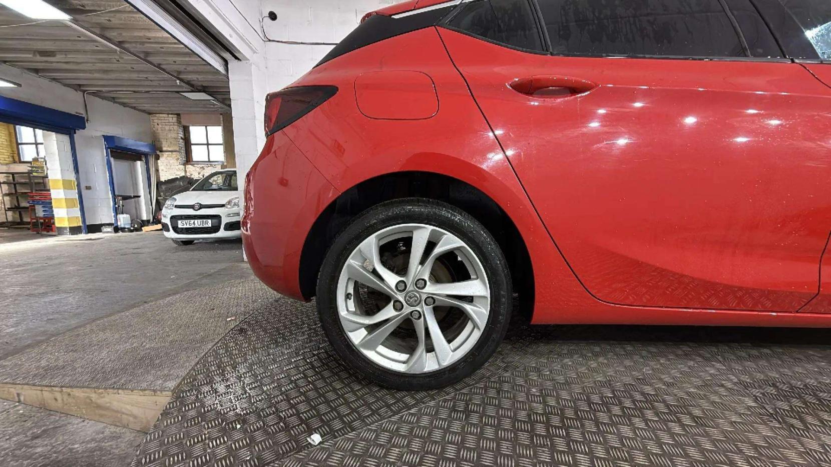 Vauxhall Astra 1.6 CDTi ecoTEC BlueInjection SRi Hatchback 5dr Diesel Manual Euro 6 (110 ps)