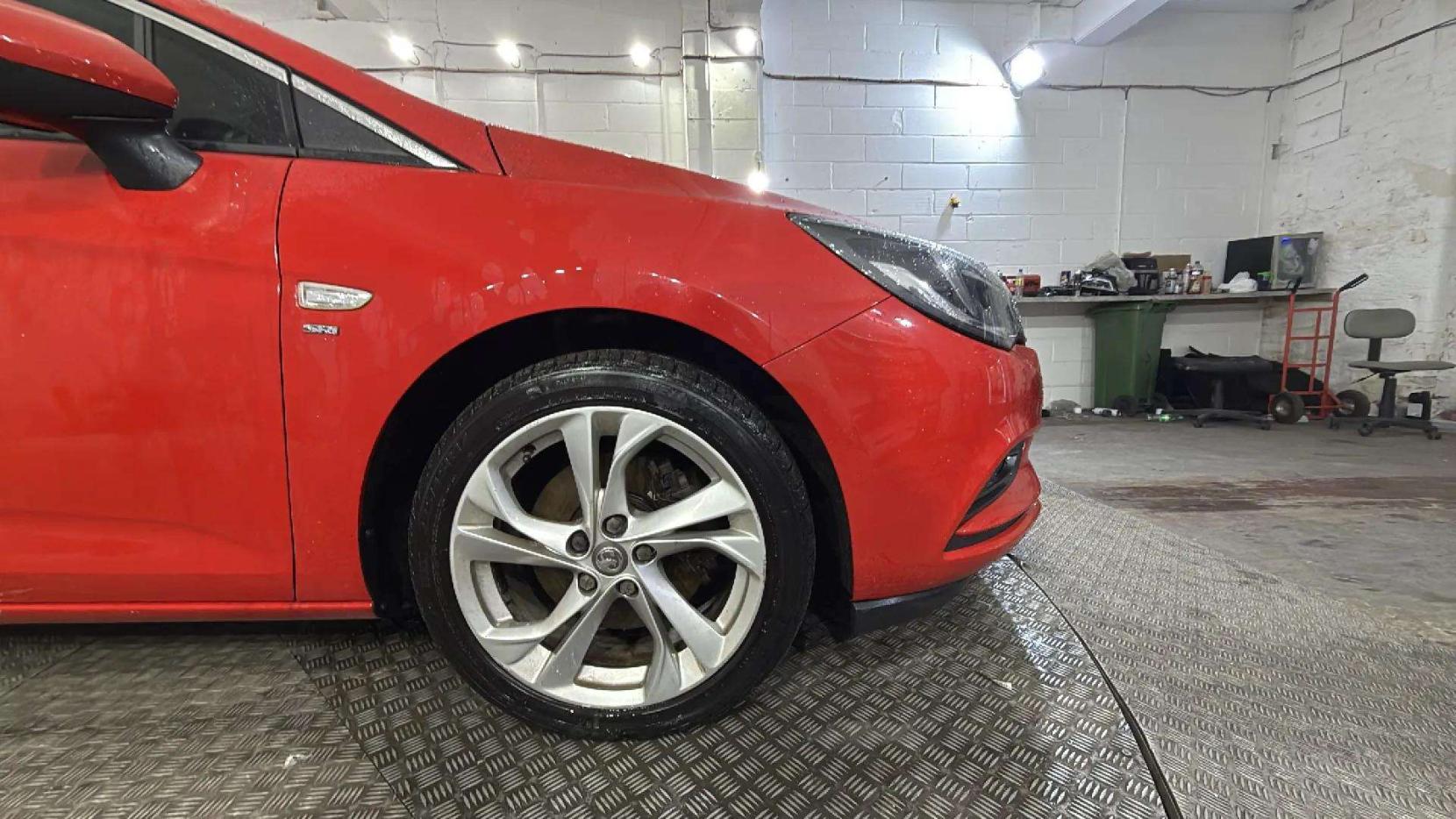 Vauxhall Astra 1.6 CDTi ecoTEC BlueInjection SRi Hatchback 5dr Diesel Manual Euro 6 (110 ps)