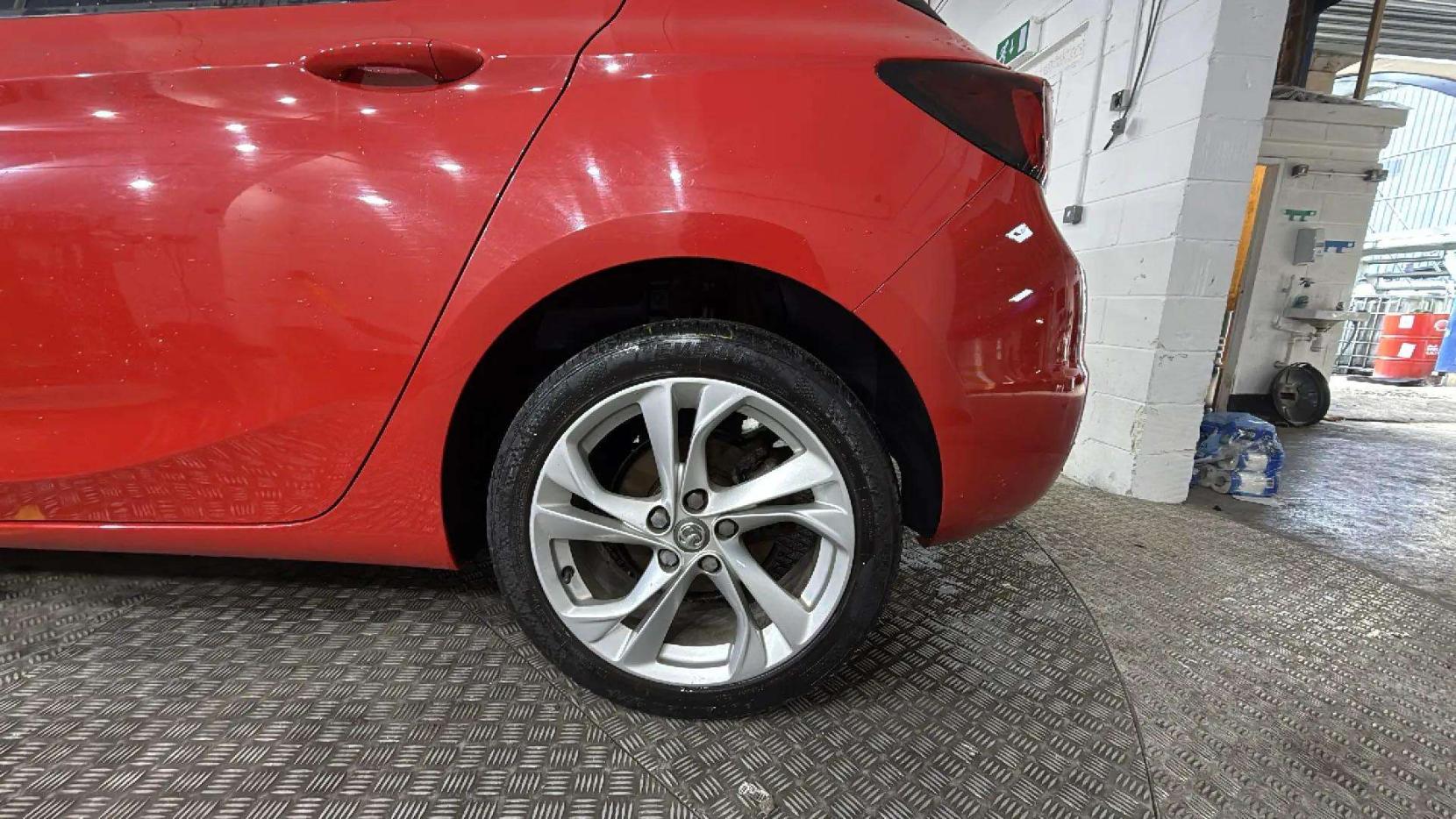 Vauxhall Astra 1.6 CDTi ecoTEC BlueInjection SRi Hatchback 5dr Diesel Manual Euro 6 (110 ps)
