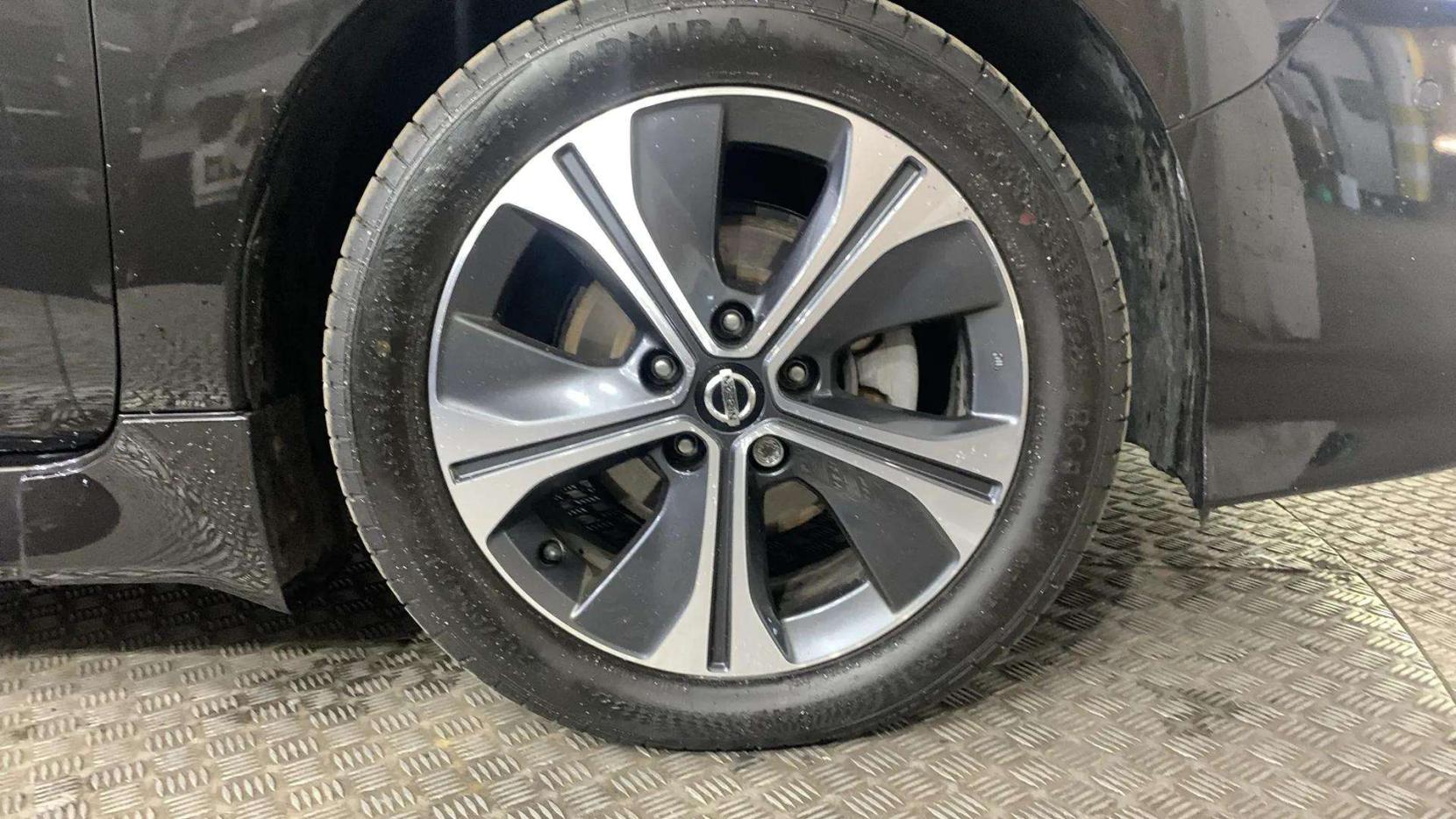 Nissan Leaf 40kWh Tekna Hatchback 5dr Electric Auto (150 ps)
