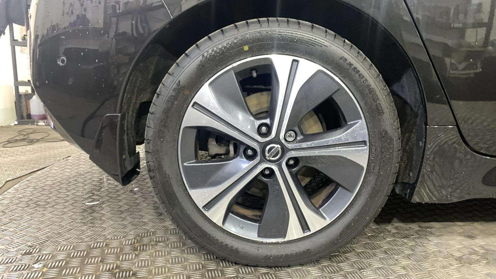 Nissan Leaf 40kWh Tekna Hatchback 5dr Electric Auto (150 ps)