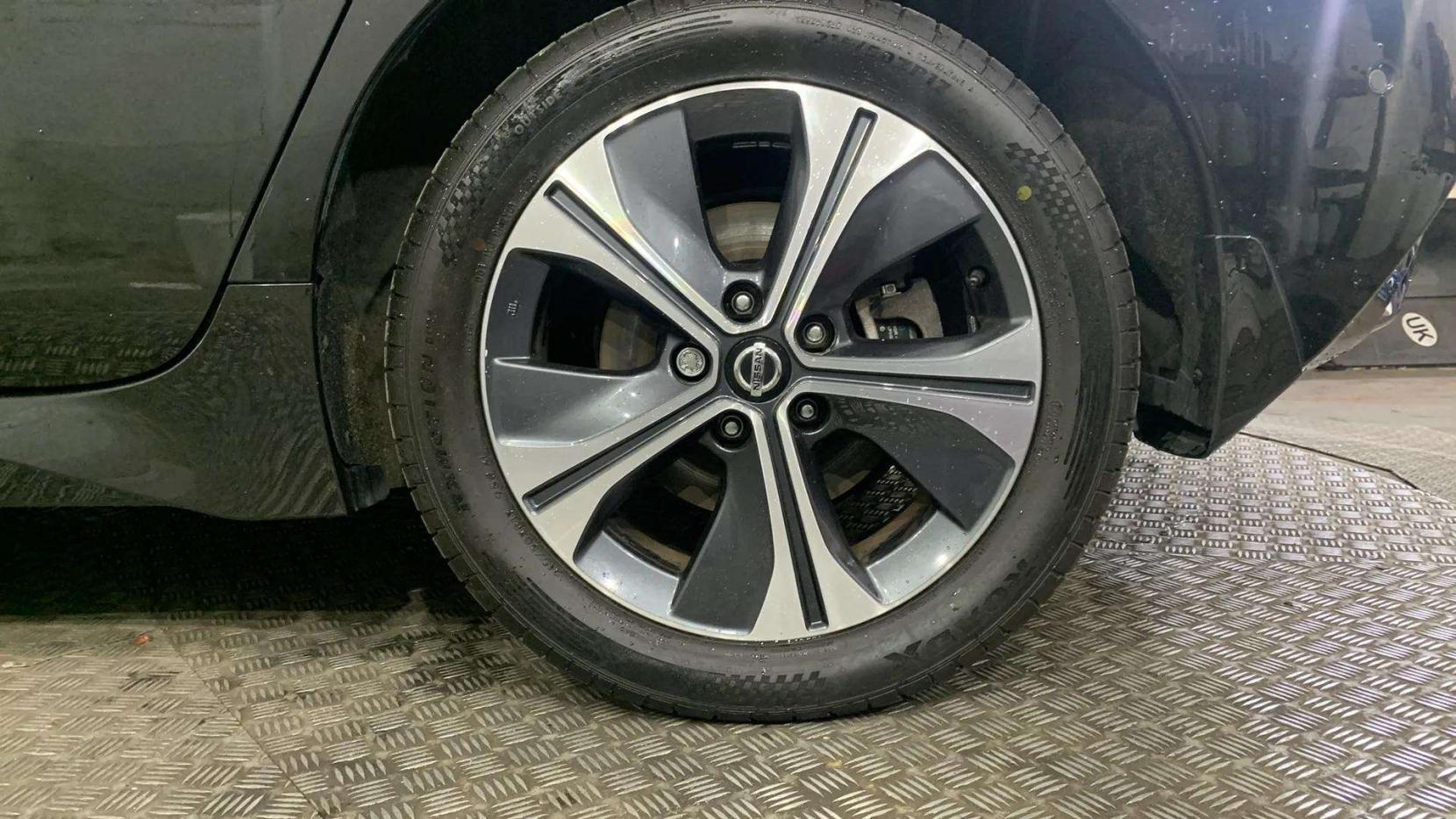 Nissan Leaf 40kWh Tekna Hatchback 5dr Electric Auto (150 ps)