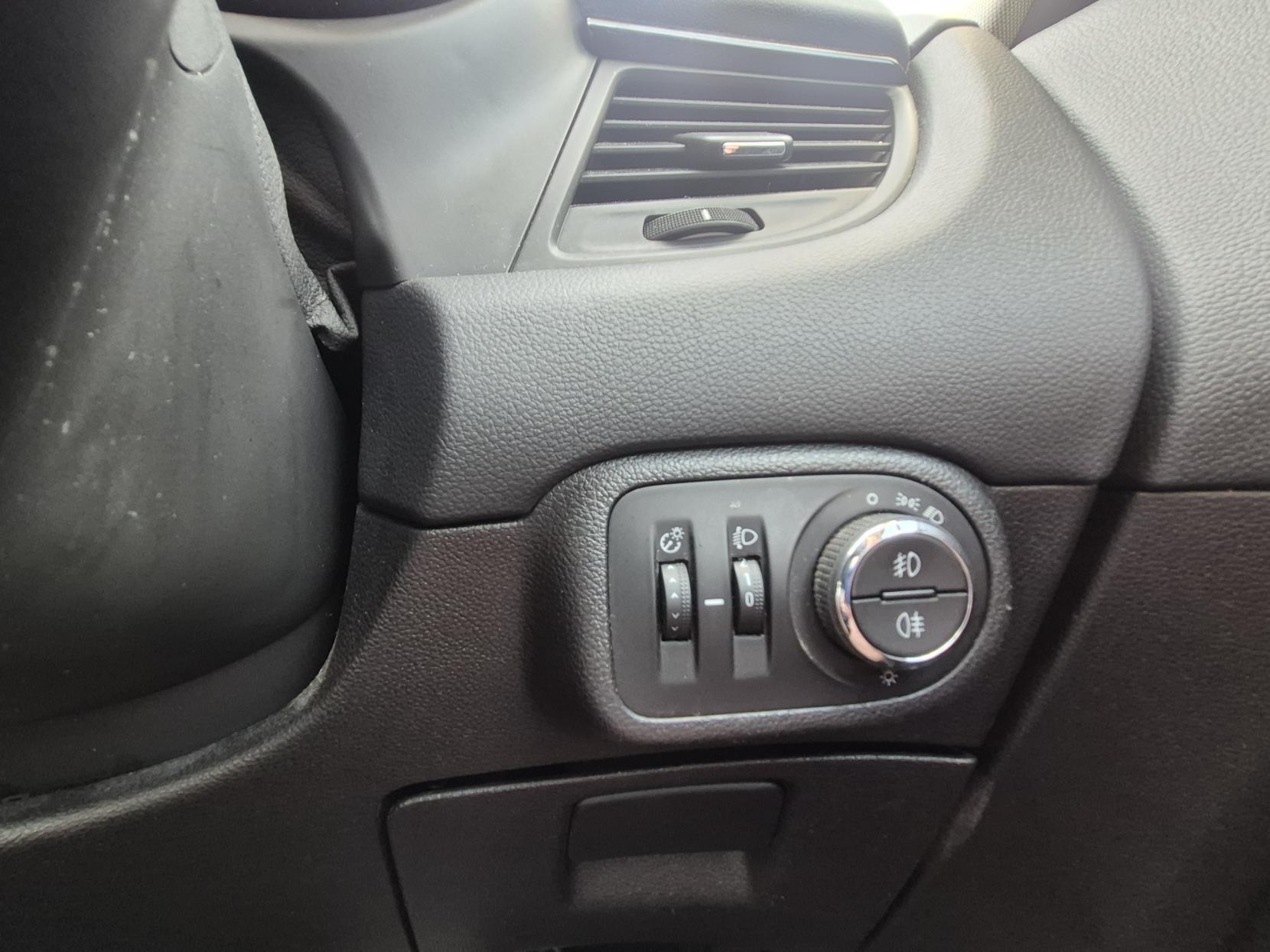 Vauxhall Zafira Tourer 2.0 CDTi SRi MPV 5dr Diesel Manual Euro 6 (s/s) (170 ps)
