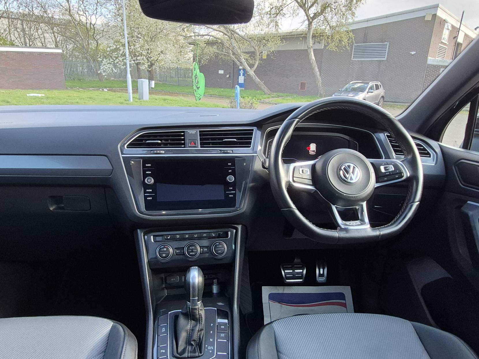 Volkswagen Tiguan 2.0 TDI R-Line SUV 5dr Diesel DSG 4Motion Euro 6 (s/s) (150 ps)