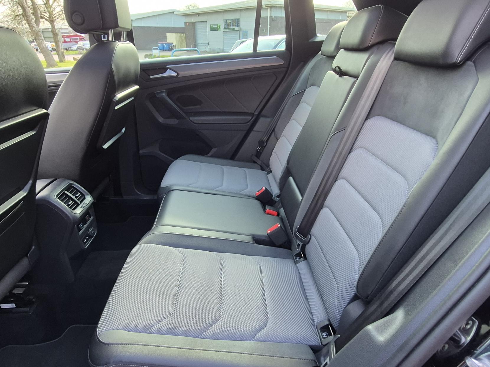 Volkswagen Tiguan 2.0 TDI R-Line SUV 5dr Diesel DSG 4Motion Euro 6 (s/s) (150 ps)