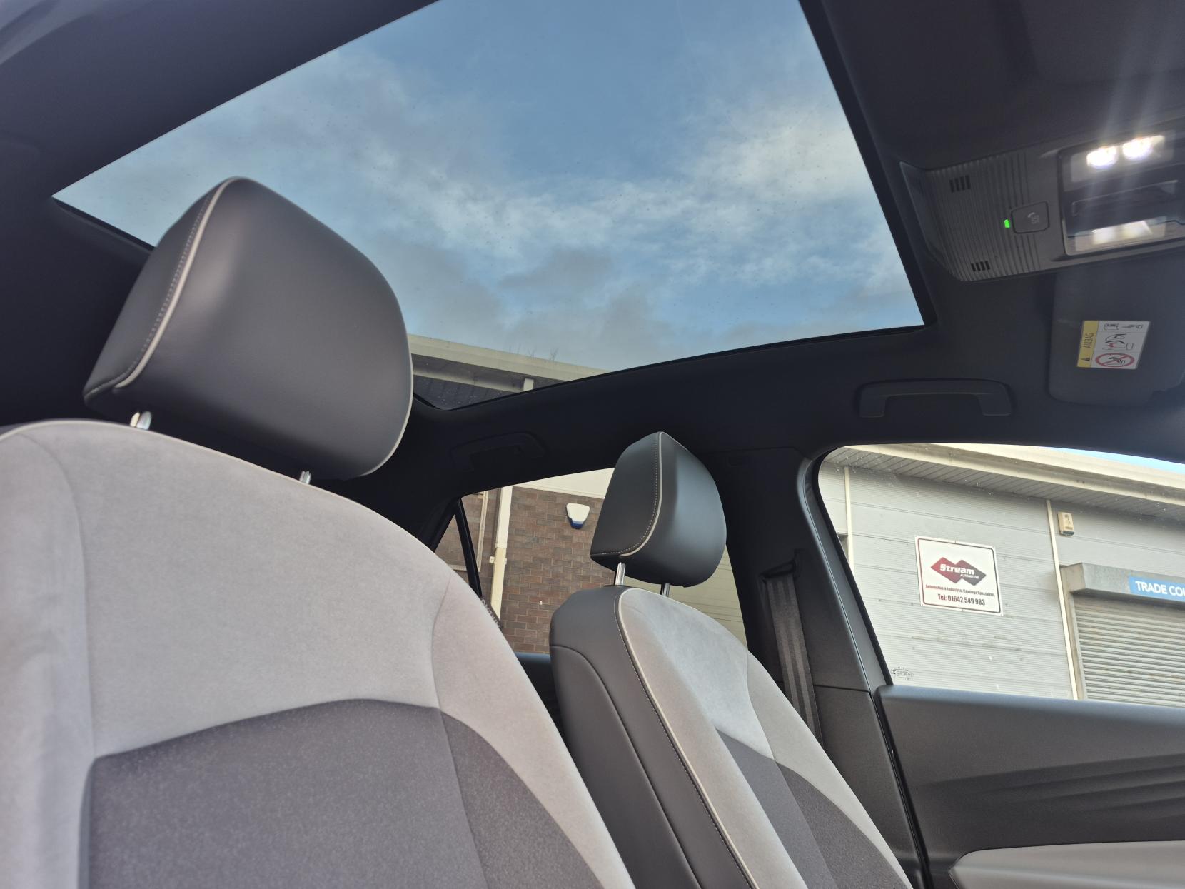 Volkswagen ID.3 Pro Performance 58kWh Family Hatchback 5dr Electric Auto (204 ps)