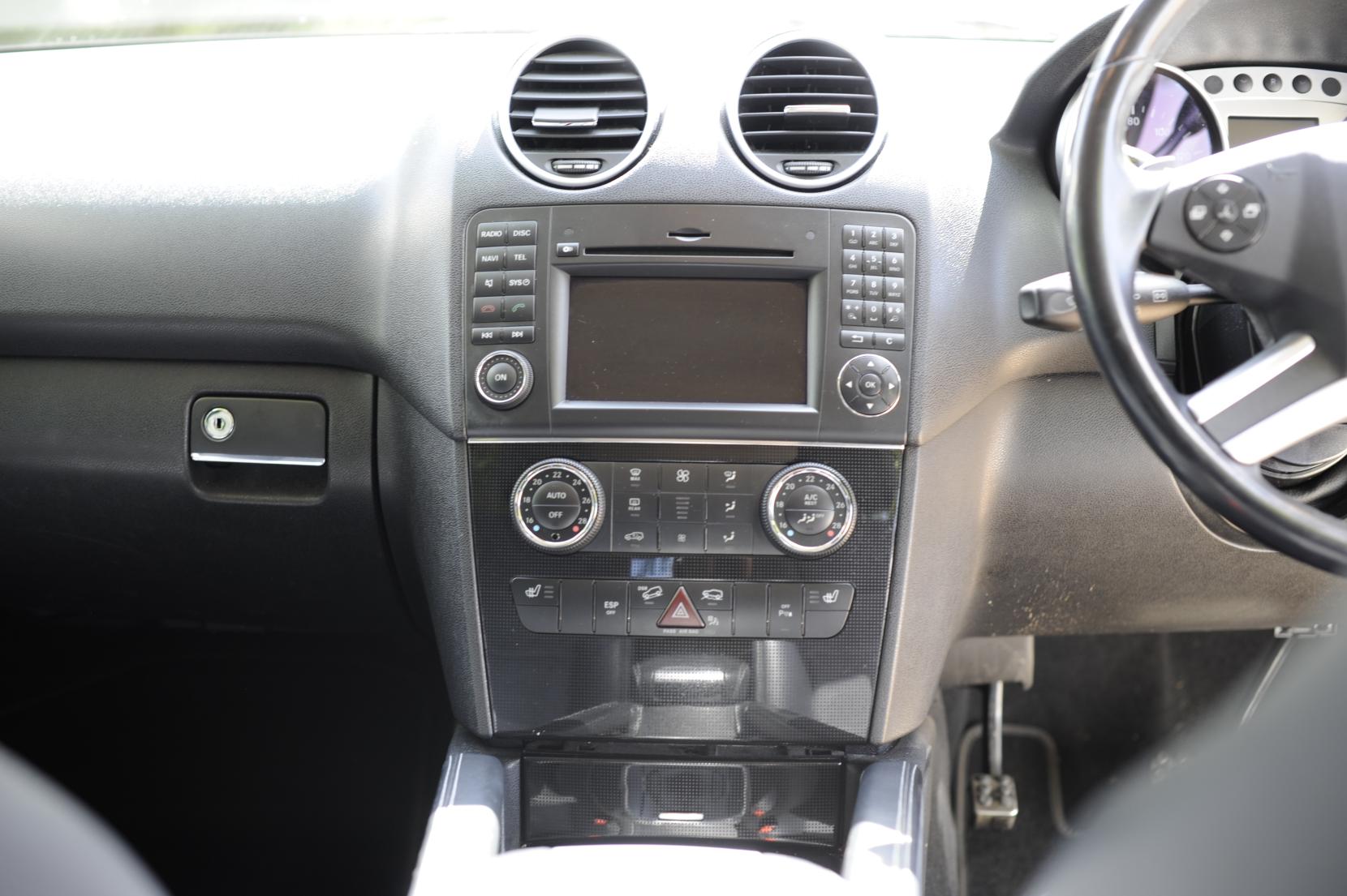 Mercedes-Benz M Class 3.0 ML300 CDI V6 BlueEfficiency Sport SUV 5dr Diesel G-Tronic 4WD Euro 5 (204 ps)