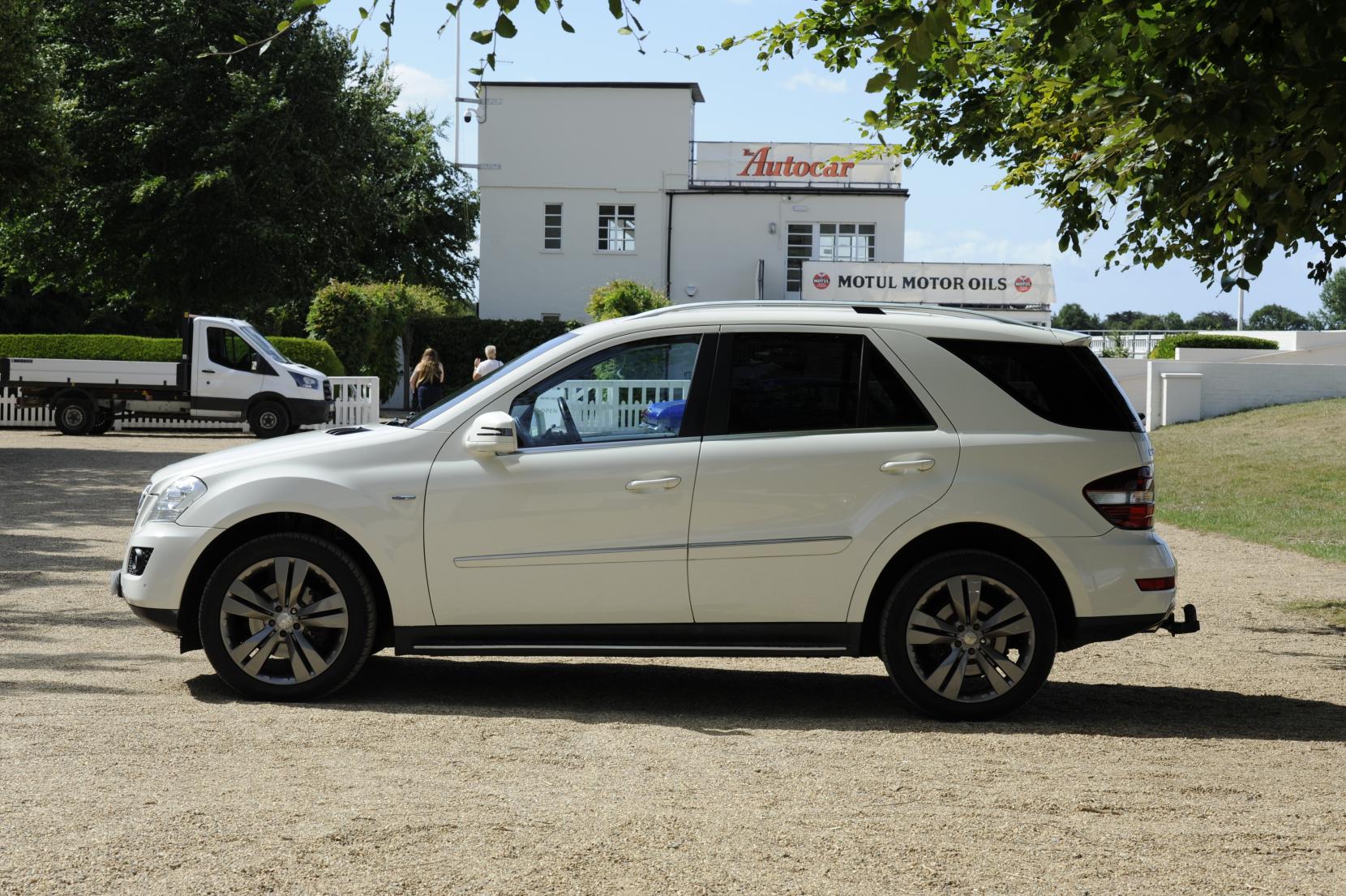 Mercedes-Benz M Class 3.0 ML300 CDI V6 BlueEfficiency Sport SUV 5dr Diesel G-Tronic 4WD Euro 5 (204 ps)