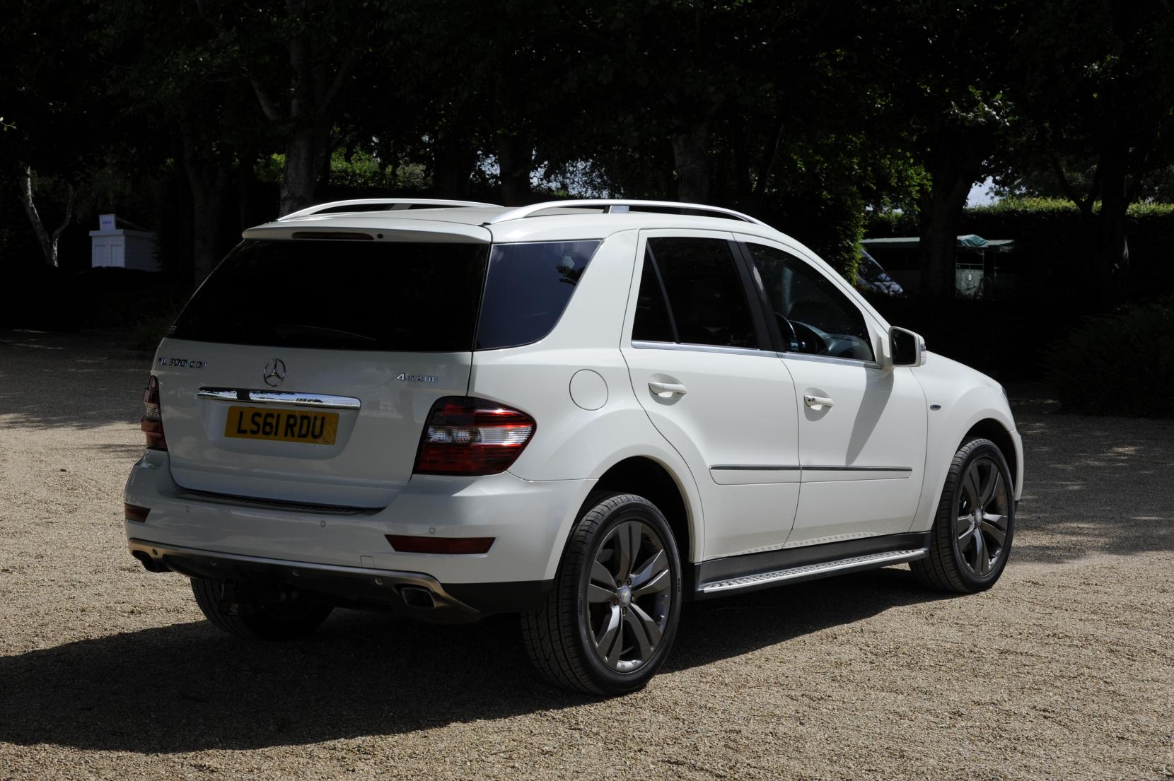 Mercedes-Benz M Class 3.0 ML300 CDI V6 BlueEfficiency Sport SUV 5dr Diesel G-Tronic 4WD Euro 5 (204 ps)