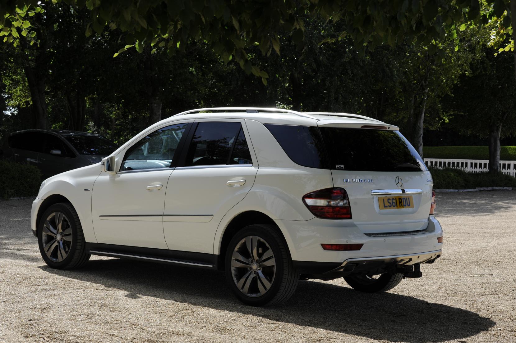 Mercedes-Benz M Class 3.0 ML300 CDI V6 BlueEfficiency Sport SUV 5dr Diesel G-Tronic 4WD Euro 5 (204 ps)