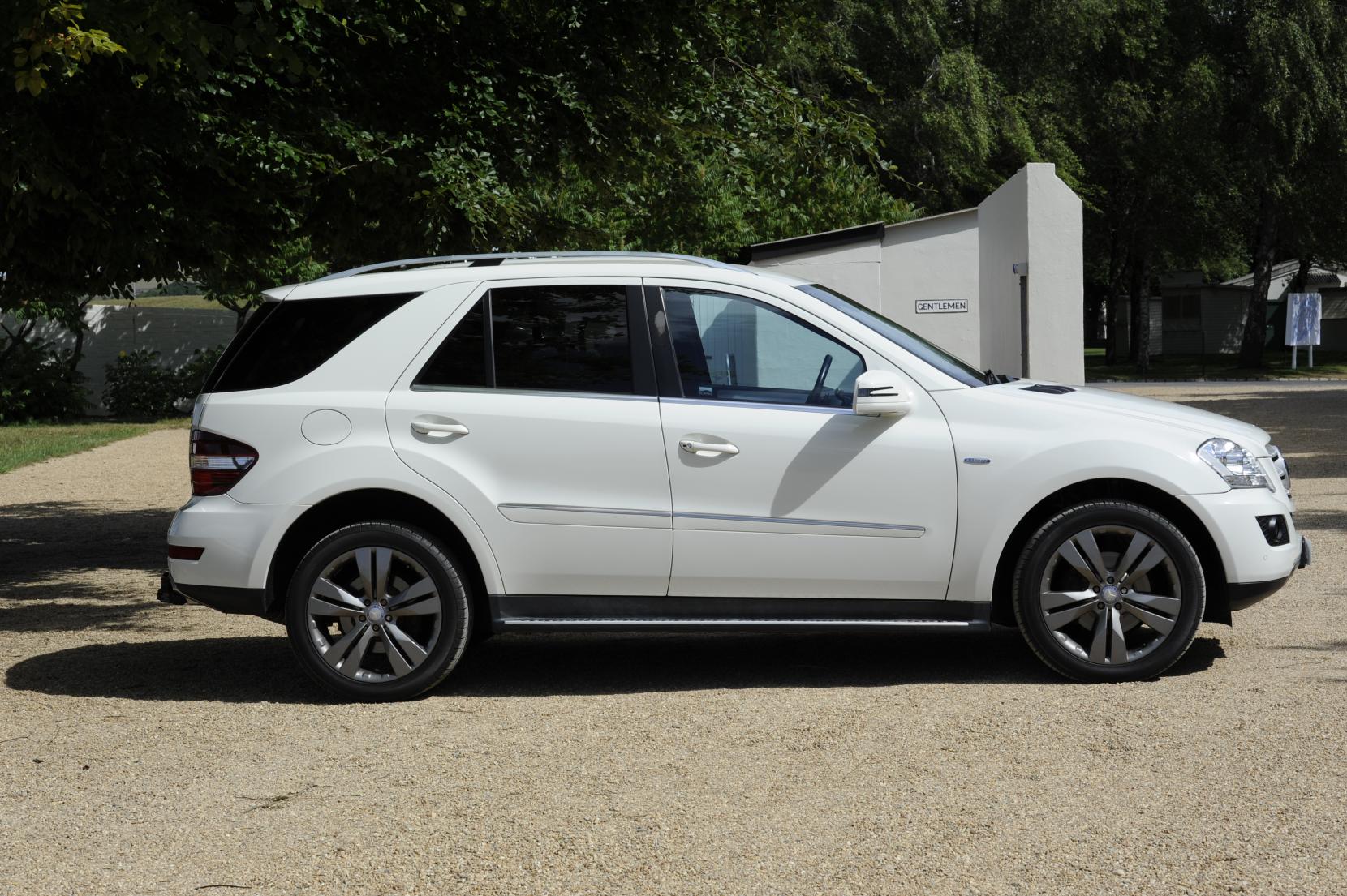 Mercedes-Benz M Class 3.0 ML300 CDI V6 BlueEfficiency Sport SUV 5dr Diesel G-Tronic 4WD Euro 5 (204 ps)