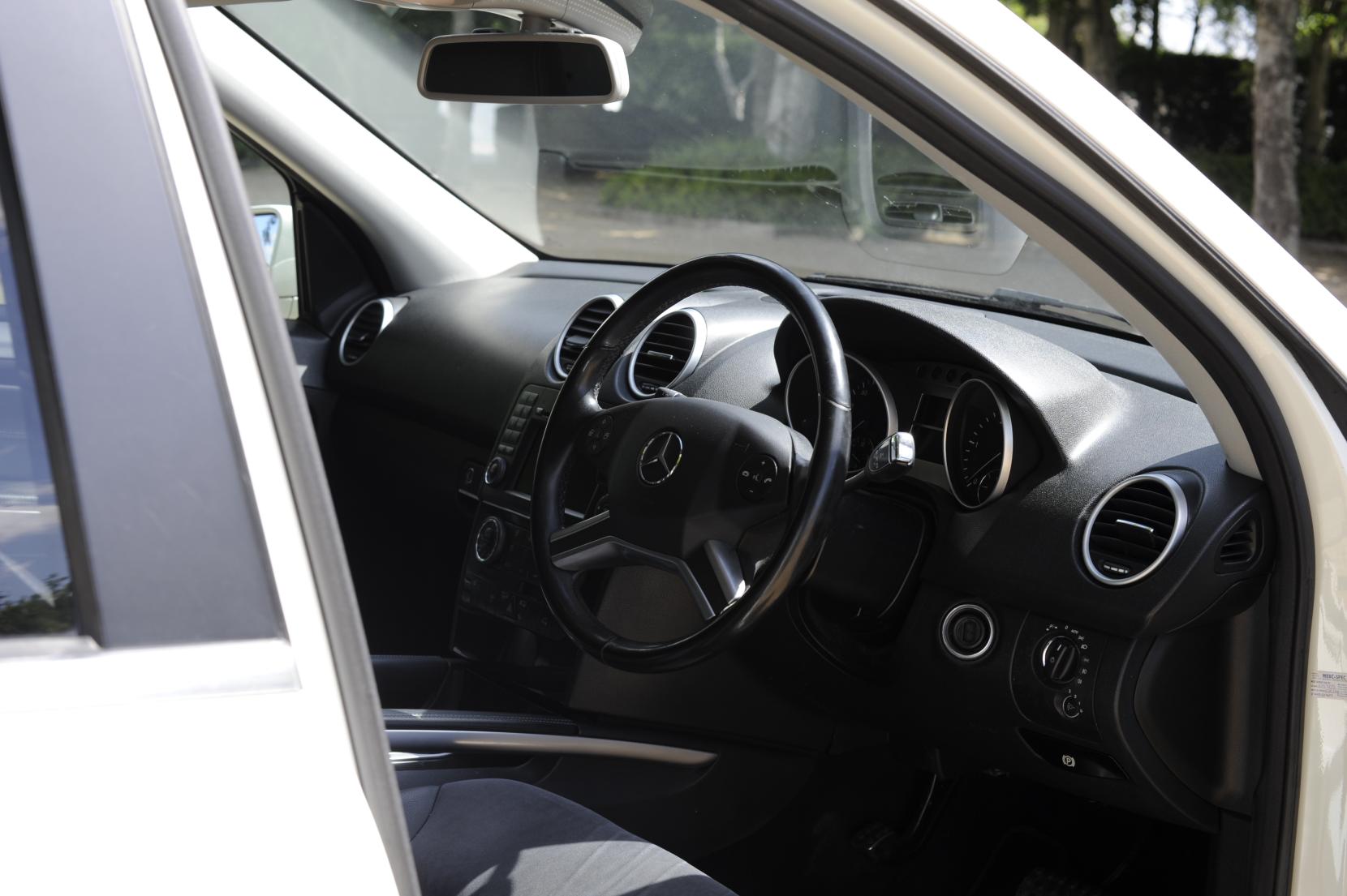 Mercedes-Benz M Class 3.0 ML300 CDI V6 BlueEfficiency Sport SUV 5dr Diesel G-Tronic 4WD Euro 5 (204 ps)