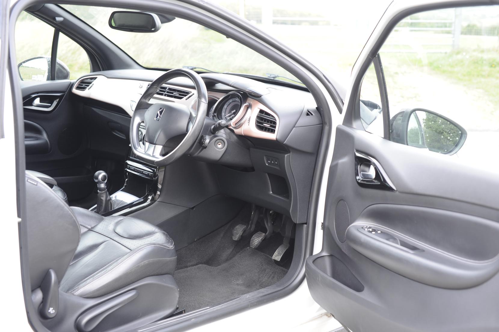 DS AUTOMOBILES DS 3 1.2 PureTech Givenchy Le Makeup Hatchback 3dr Petrol Manual Euro 6 (s/s) (110 ps)