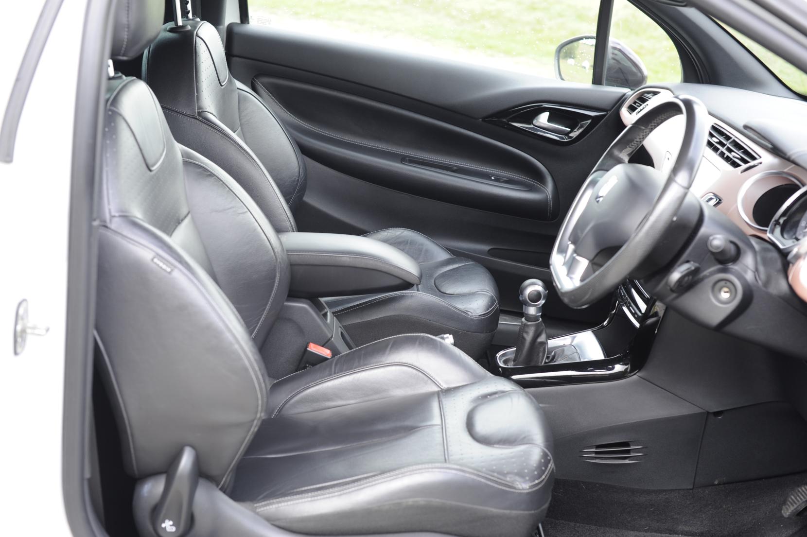 DS AUTOMOBILES DS 3 1.2 PureTech Givenchy Le Makeup Hatchback 3dr Petrol Manual Euro 6 (s/s) (110 ps)