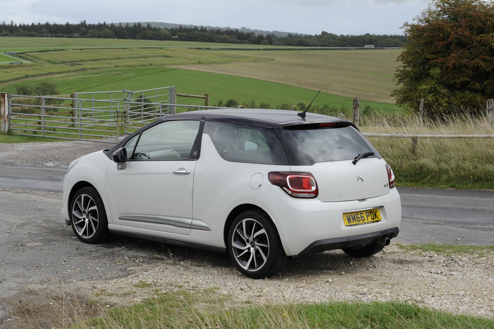 DS AUTOMOBILES DS 3 1.2 PureTech Givenchy Le Makeup Hatchback 3dr Petrol Manual Euro 6 (s/s) (110 ps)
