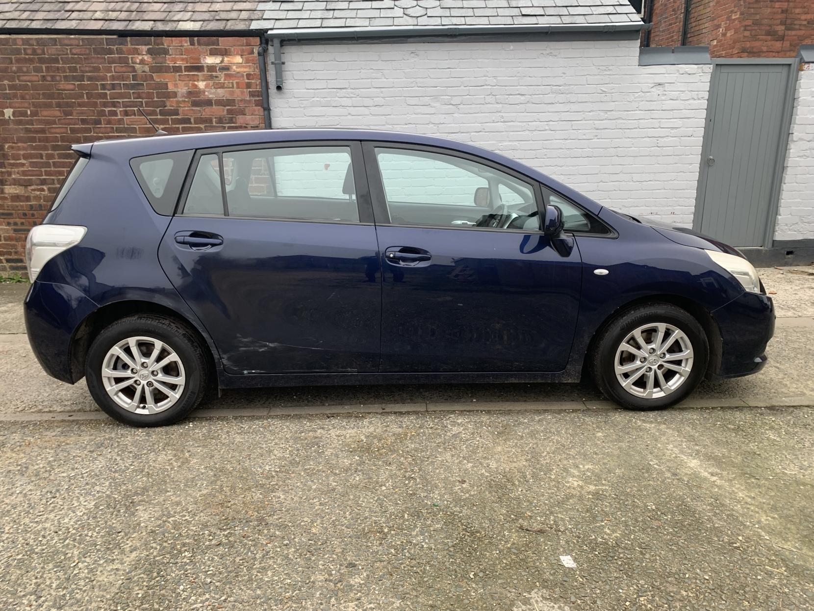 2011 Toyota Verso D-4D TR, exterior view 3