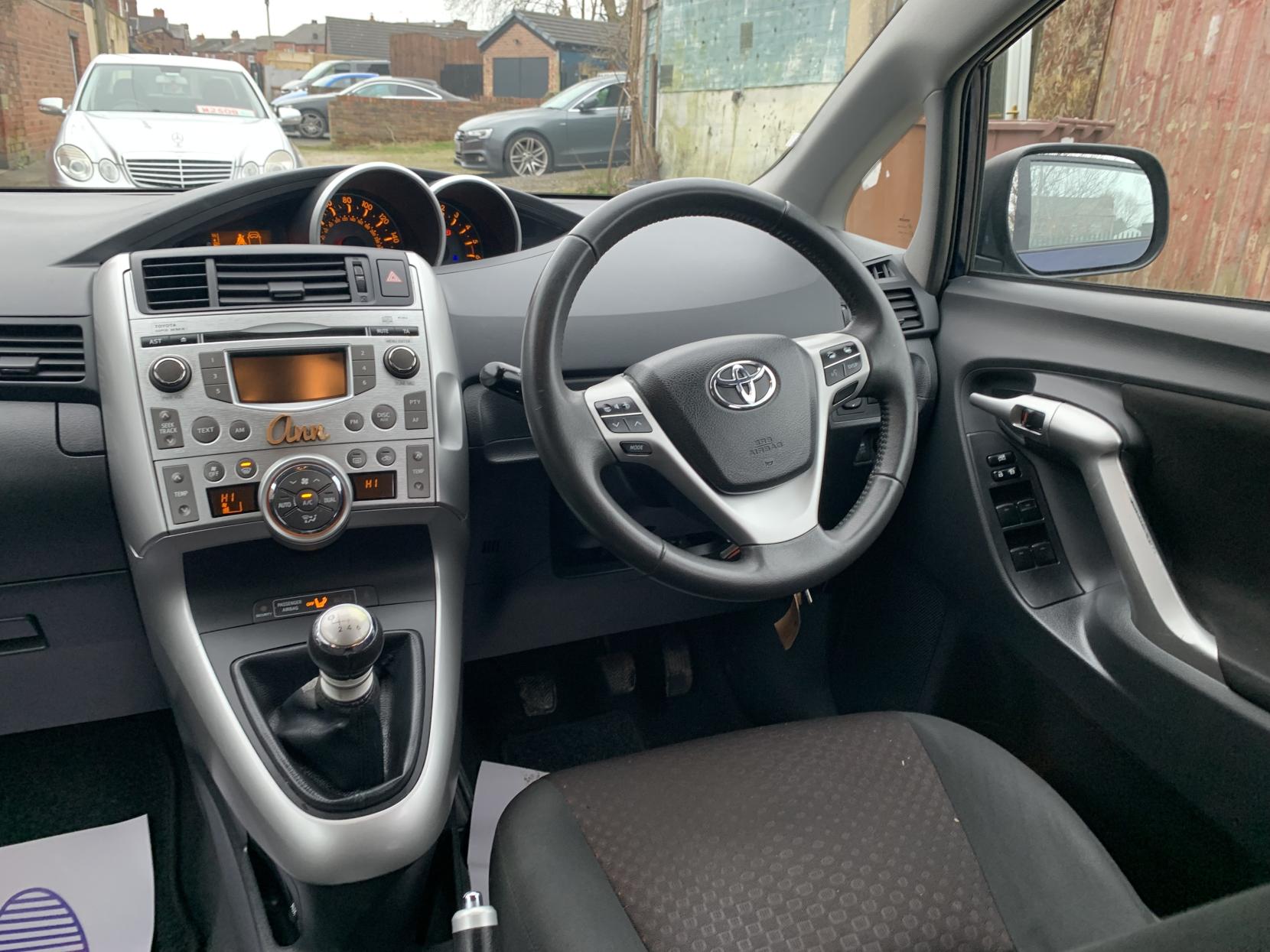 2011 Toyota Verso D-4D TR, exterior view 4