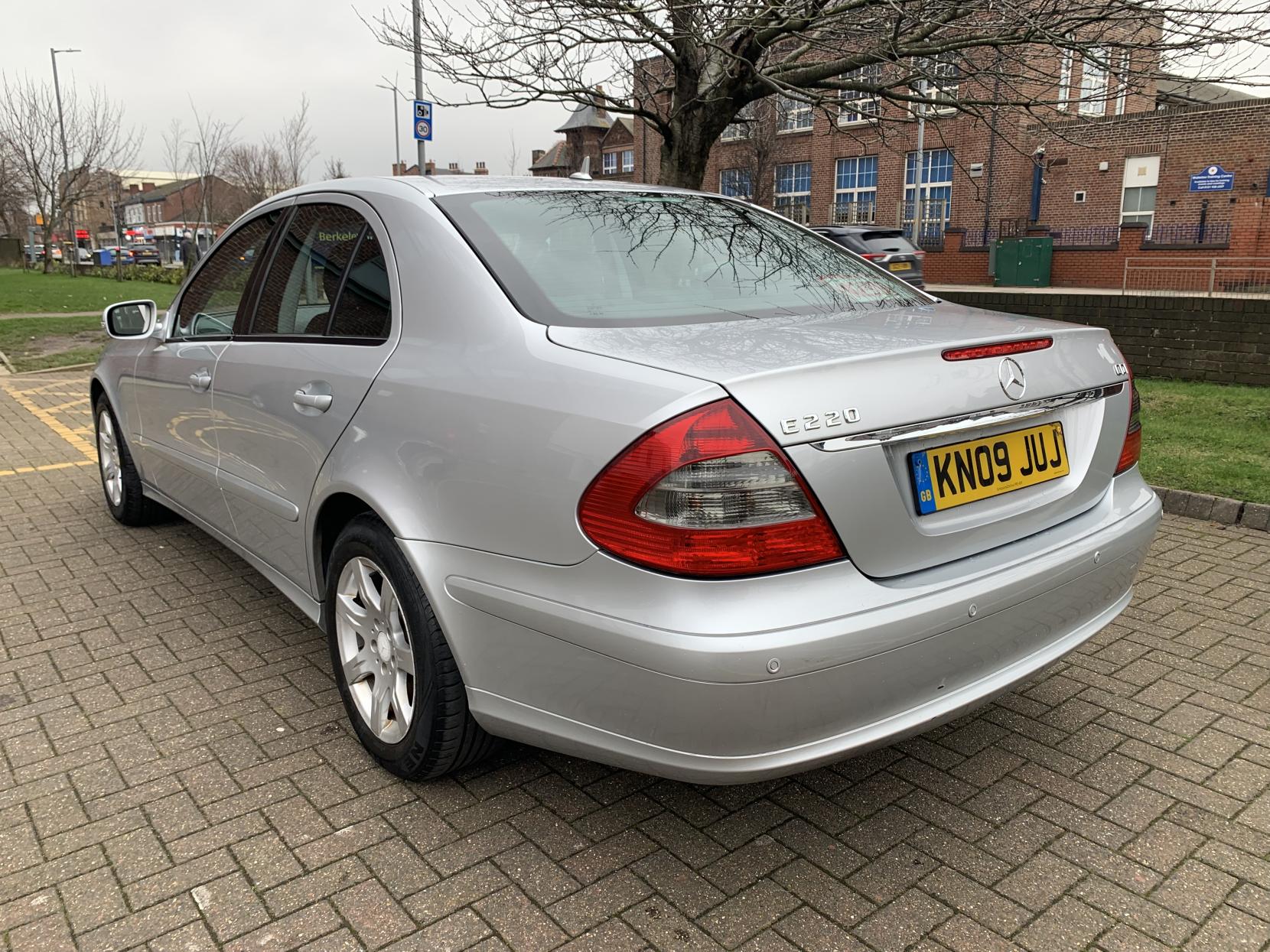 2008 Mercedes-Benz E Class E220 CDI Executive, exterior view 3