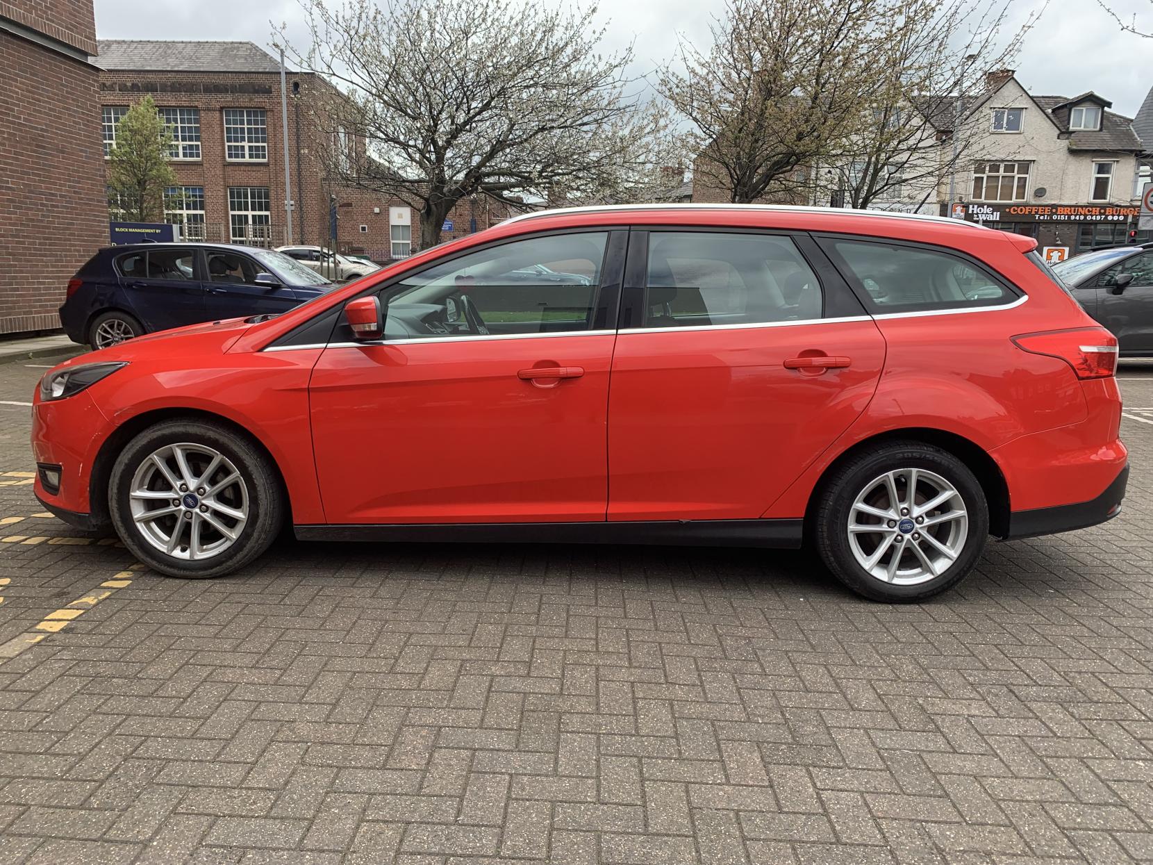 2016 Ford Focus TDCi Zetec, exterior view 2