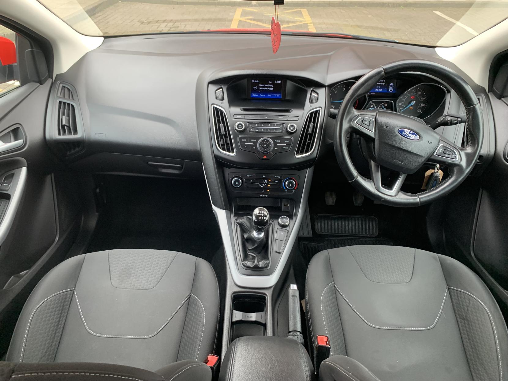2016 Ford Focus TDCi Zetec, exterior view 4
