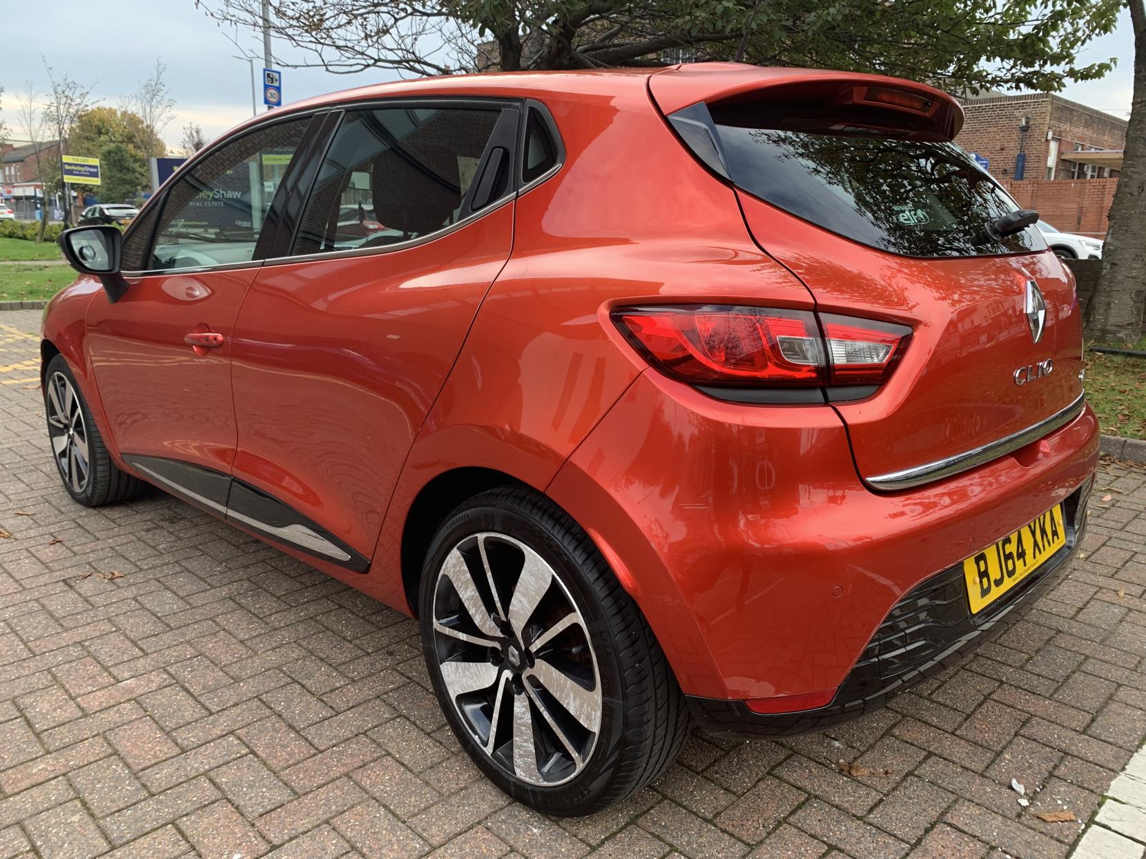 2014 Renault Clio dCi Dynamic, exterior view 3