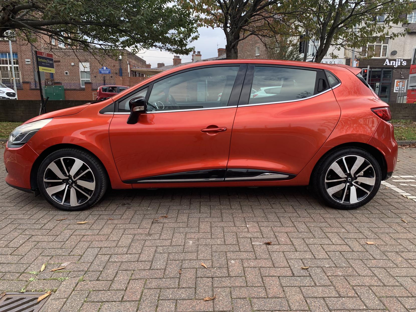 2014 Renault Clio dCi Dynamic, exterior view 2