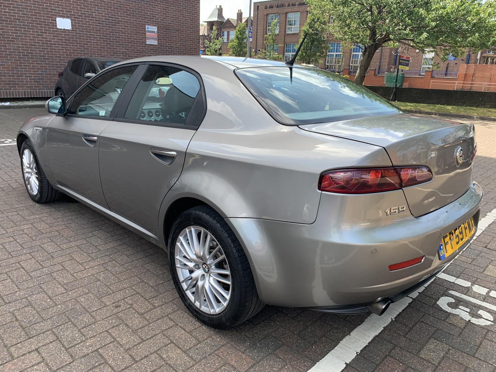 2009 Alfa Romeo 159 TBi Lusso, exterior view 3