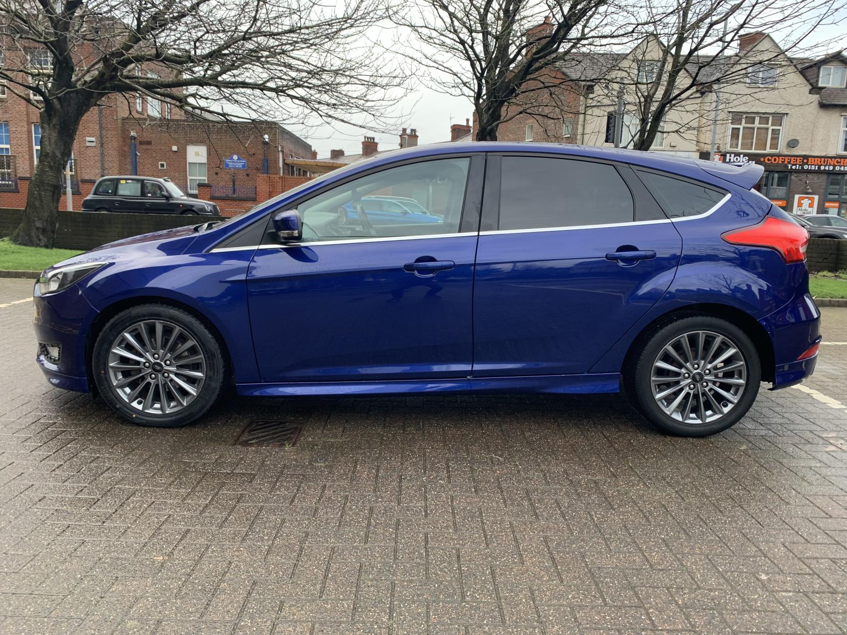 2016 Ford Focus TDCi Titanium, exterior view 2