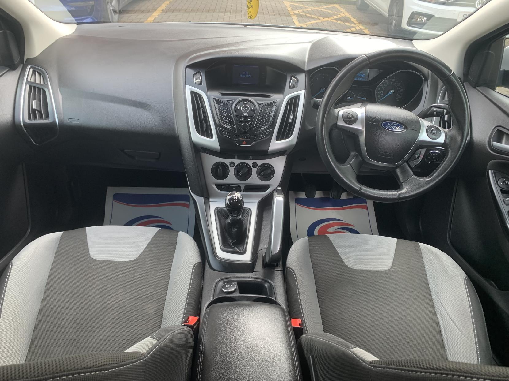 2011 Ford Focus Zetec, exterior view 4