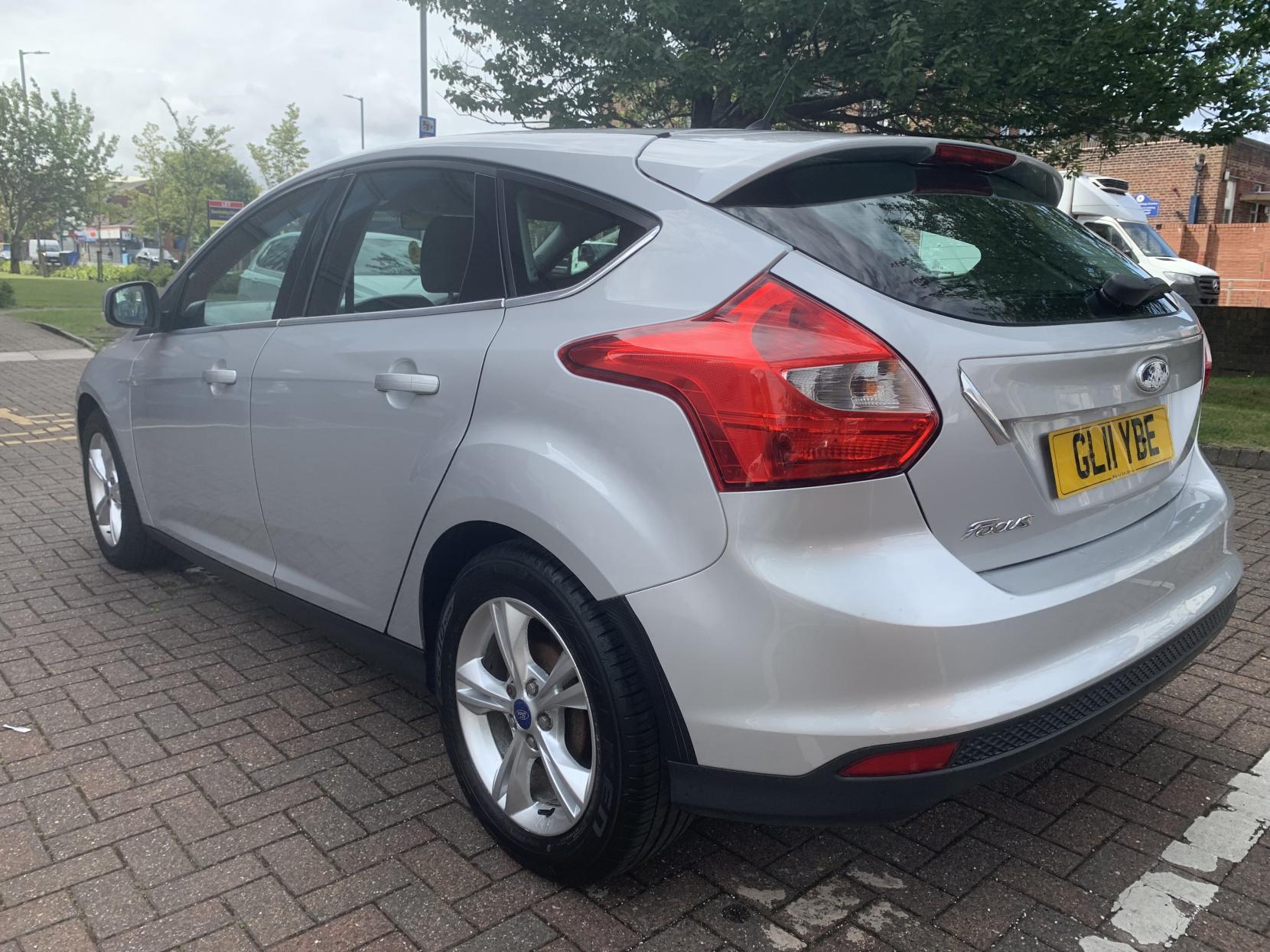 2011 Ford Focus Zetec, exterior view 3