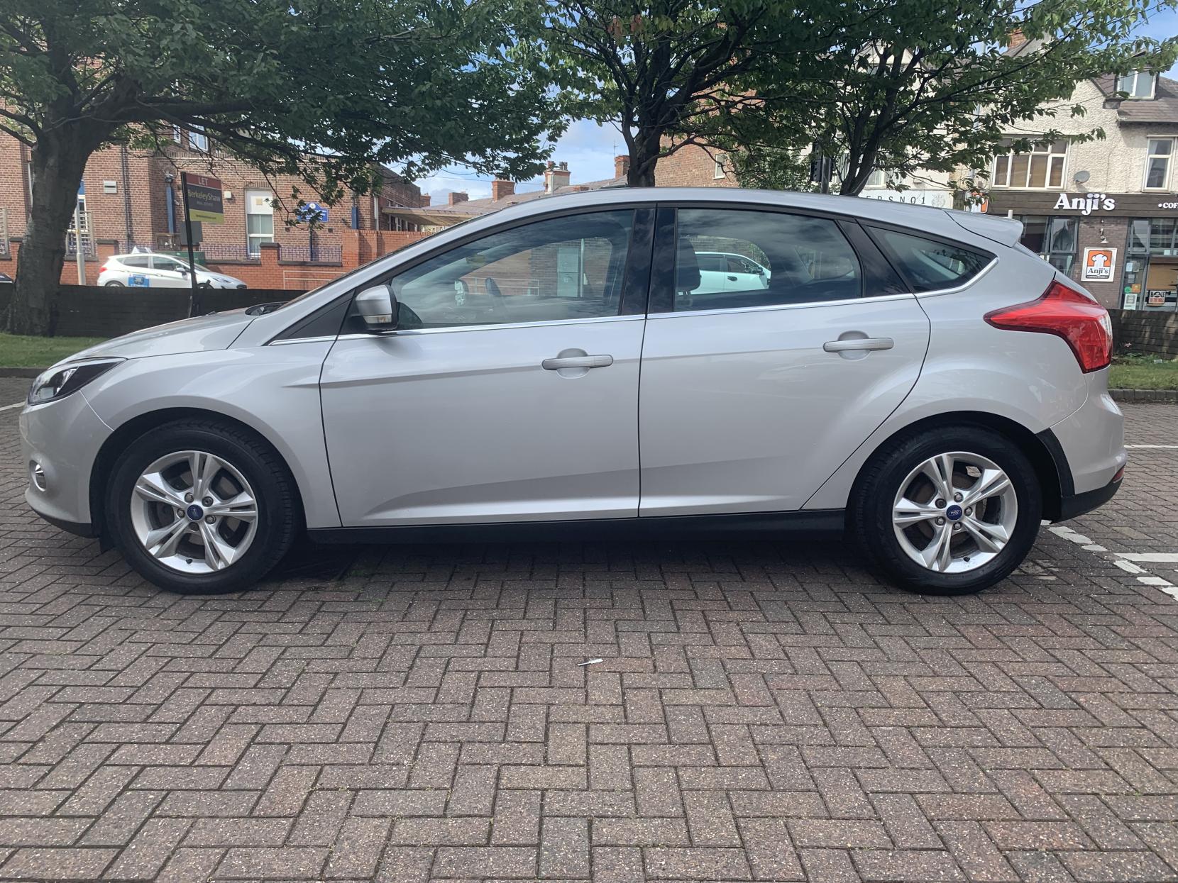 2011 Ford Focus Zetec, exterior view 2