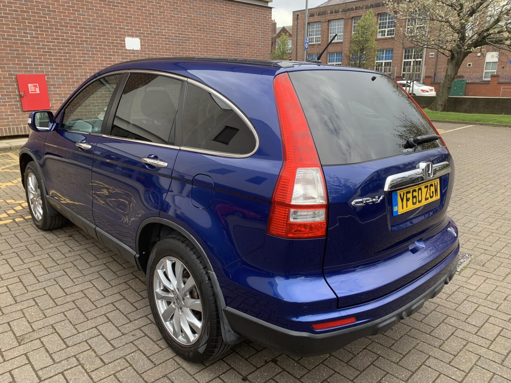 2011 Honda CR-V i-DTEC ES-T 4WD, exterior view 3