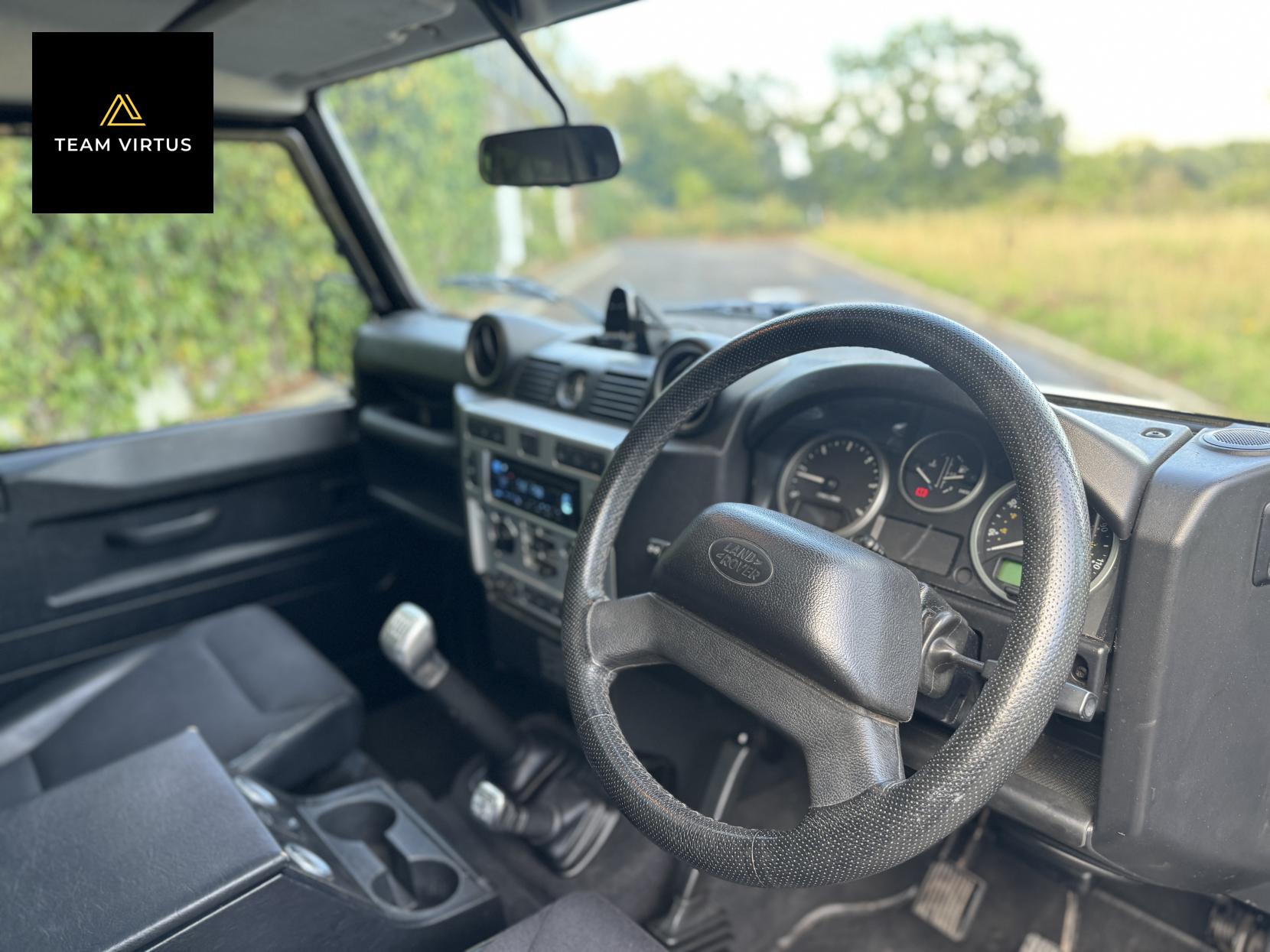 Land Rover Defender 90 SVX 2.4 TDCi SVX SUV 3dr Diesel Manual 4WD SWB Euro 4 (122 bhp)