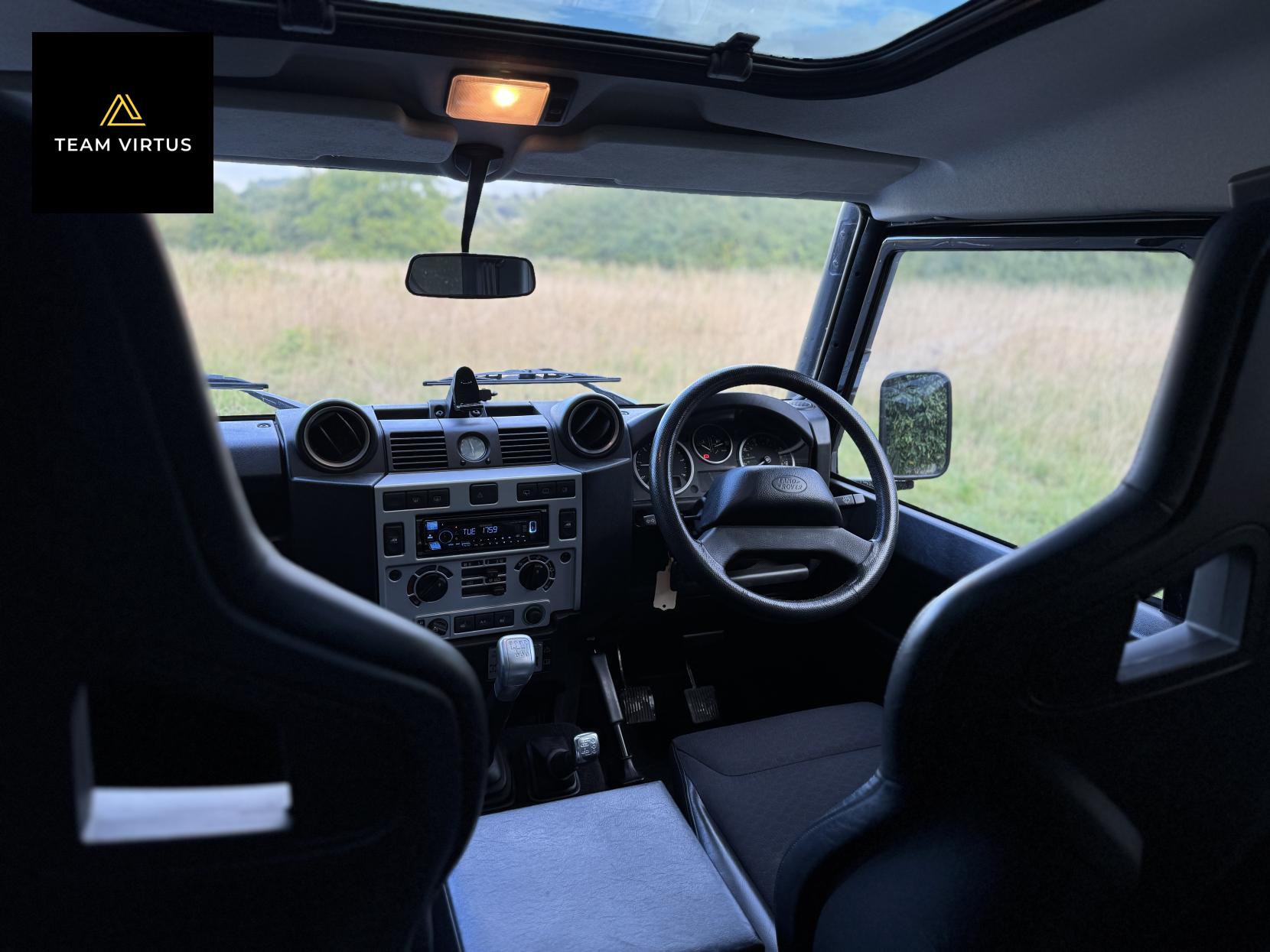 Land Rover Defender 90 SVX 2.4 TDCi SVX SUV 3dr Diesel Manual 4WD SWB Euro 4 (122 bhp)