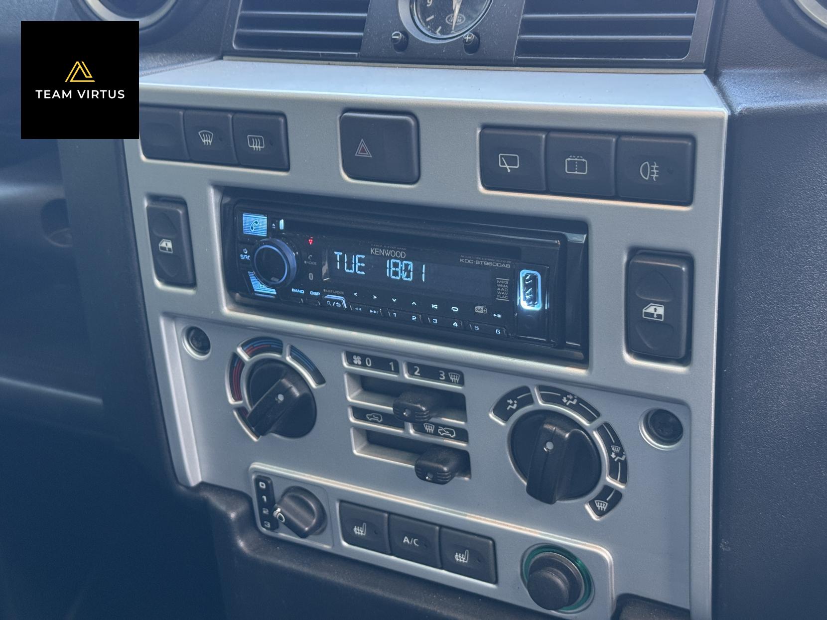 Land Rover Defender 90 SVX 2.4 TDCi SVX SUV 3dr Diesel Manual 4WD SWB Euro 4 (122 bhp)