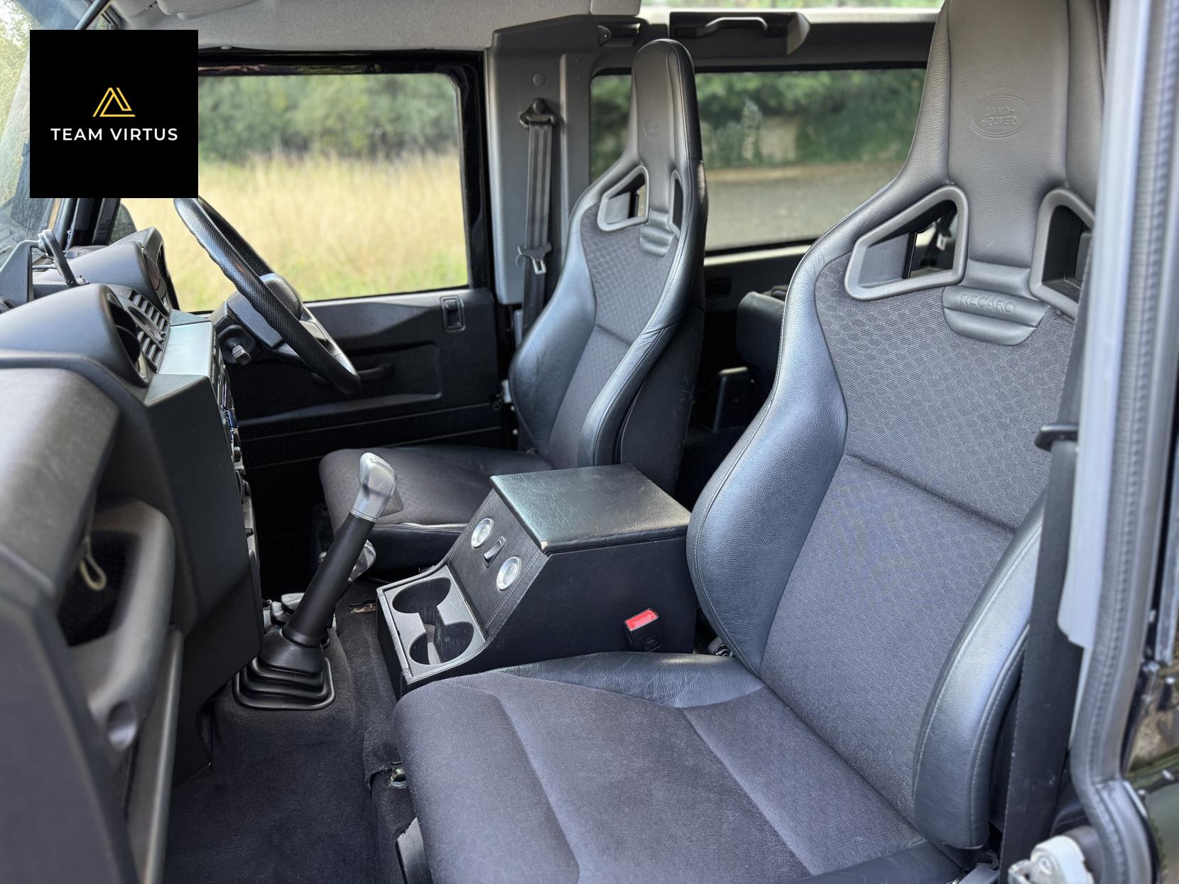 Land Rover Defender 90 SVX 2.4 TDCi SVX SUV 3dr Diesel Manual 4WD SWB Euro 4 (122 bhp)