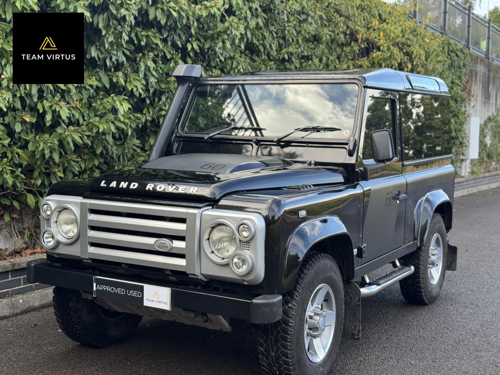 Land Rover Defender 90 SVX 2.4 TDCi SVX SUV 3dr Diesel Manual 4WD SWB Euro 4 (122 bhp)