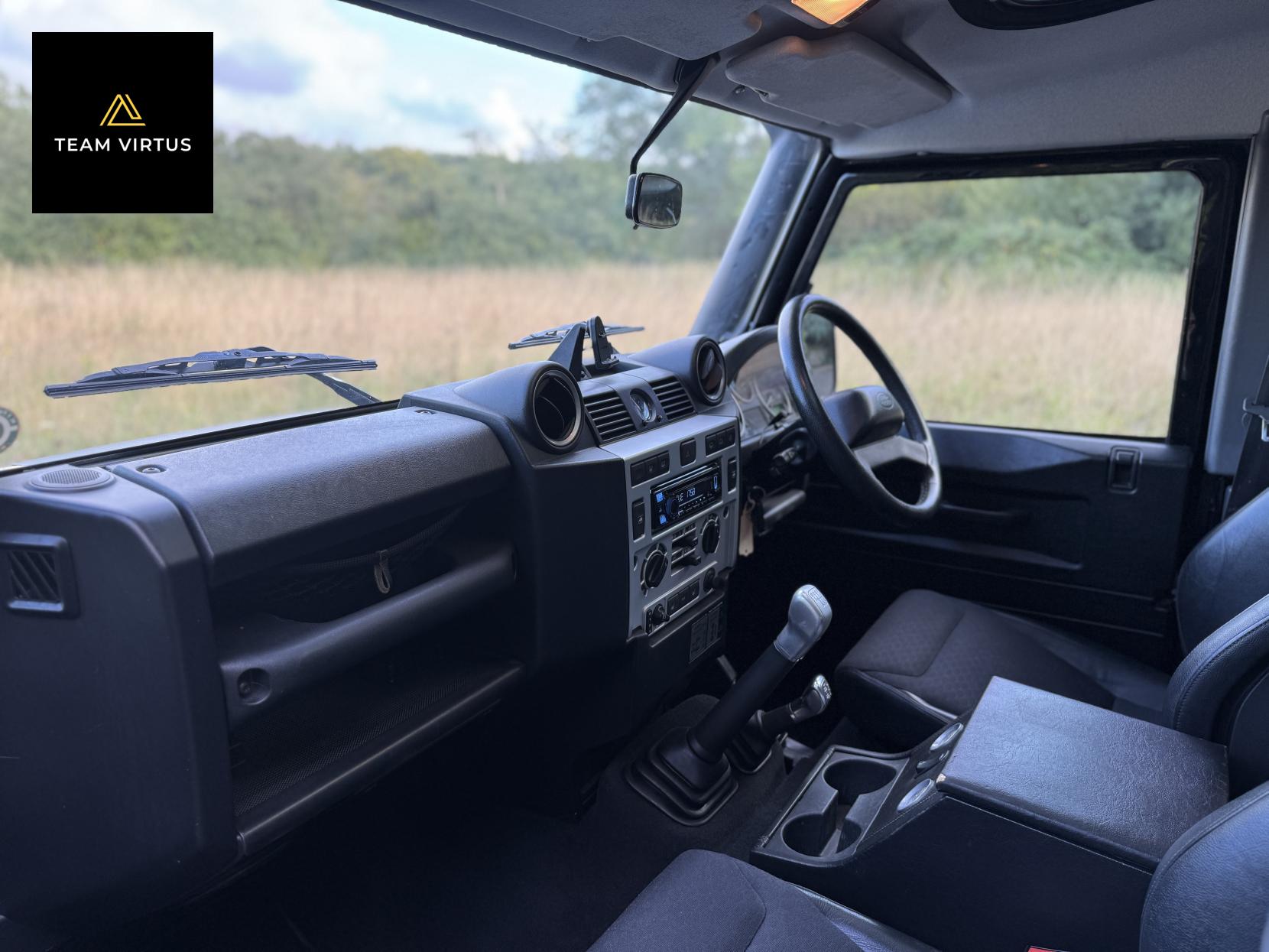 Land Rover Defender 90 SVX 2.4 TDCi SVX SUV 3dr Diesel Manual 4WD SWB Euro 4 (122 bhp)