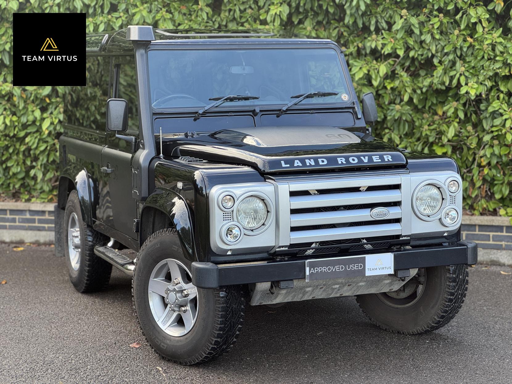 Land Rover Defender 90 SVX 2.4 TDCi SVX SUV 3dr Diesel Manual 4WD SWB Euro 4 (122 bhp)