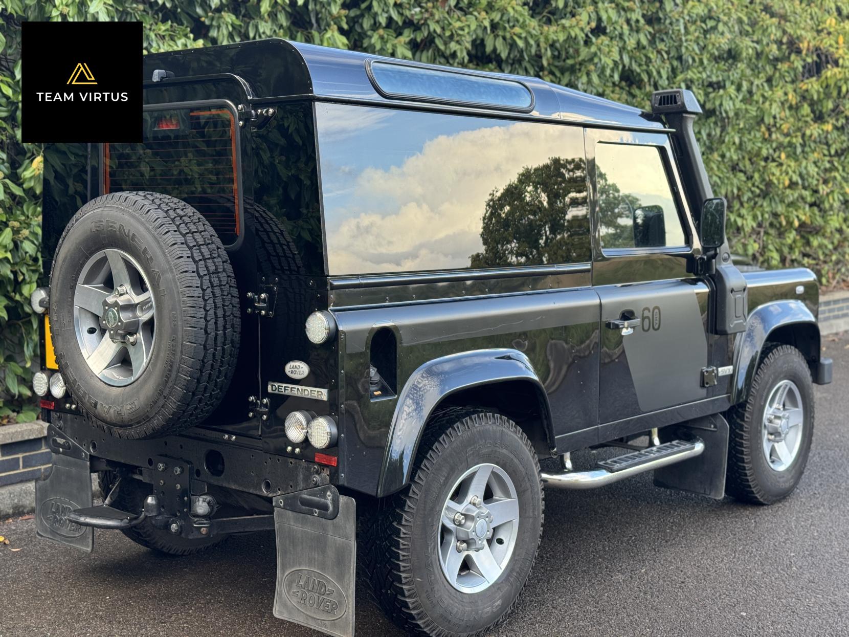 Land Rover Defender 90 SVX 2.4 TDCi SVX SUV 3dr Diesel Manual 4WD SWB Euro 4 (122 bhp)