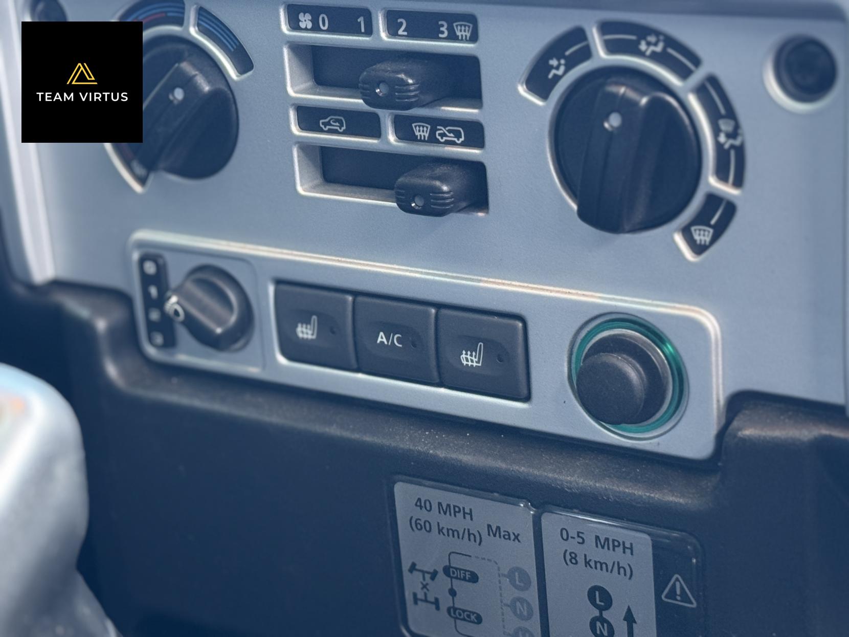 Land Rover Defender 90 SVX 2.4 TDCi SVX SUV 3dr Diesel Manual 4WD SWB Euro 4 (122 bhp)