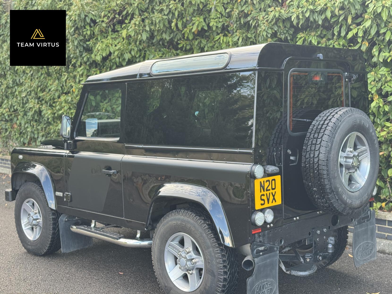 Land Rover Defender 90 SVX 2.4 TDCi SVX SUV 3dr Diesel Manual 4WD SWB Euro 4 (122 bhp)