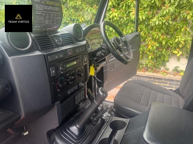 Land Rover Defender 90 2.4 TDCi Hard Top SUV 3dr Diesel Manual 4WD SWB Euro 4 (122 bhp)