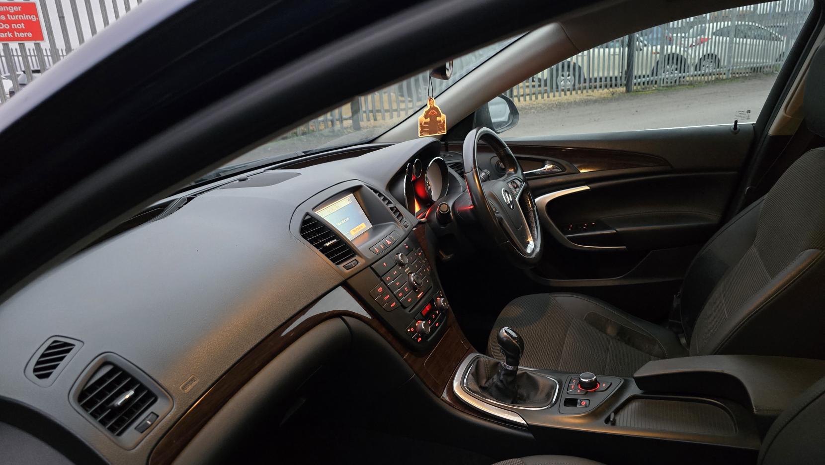 Vauxhall Insignia 2.0 CDTi SE Nav Hatchback 5dr Diesel Manual Euro 5 (130 ps)