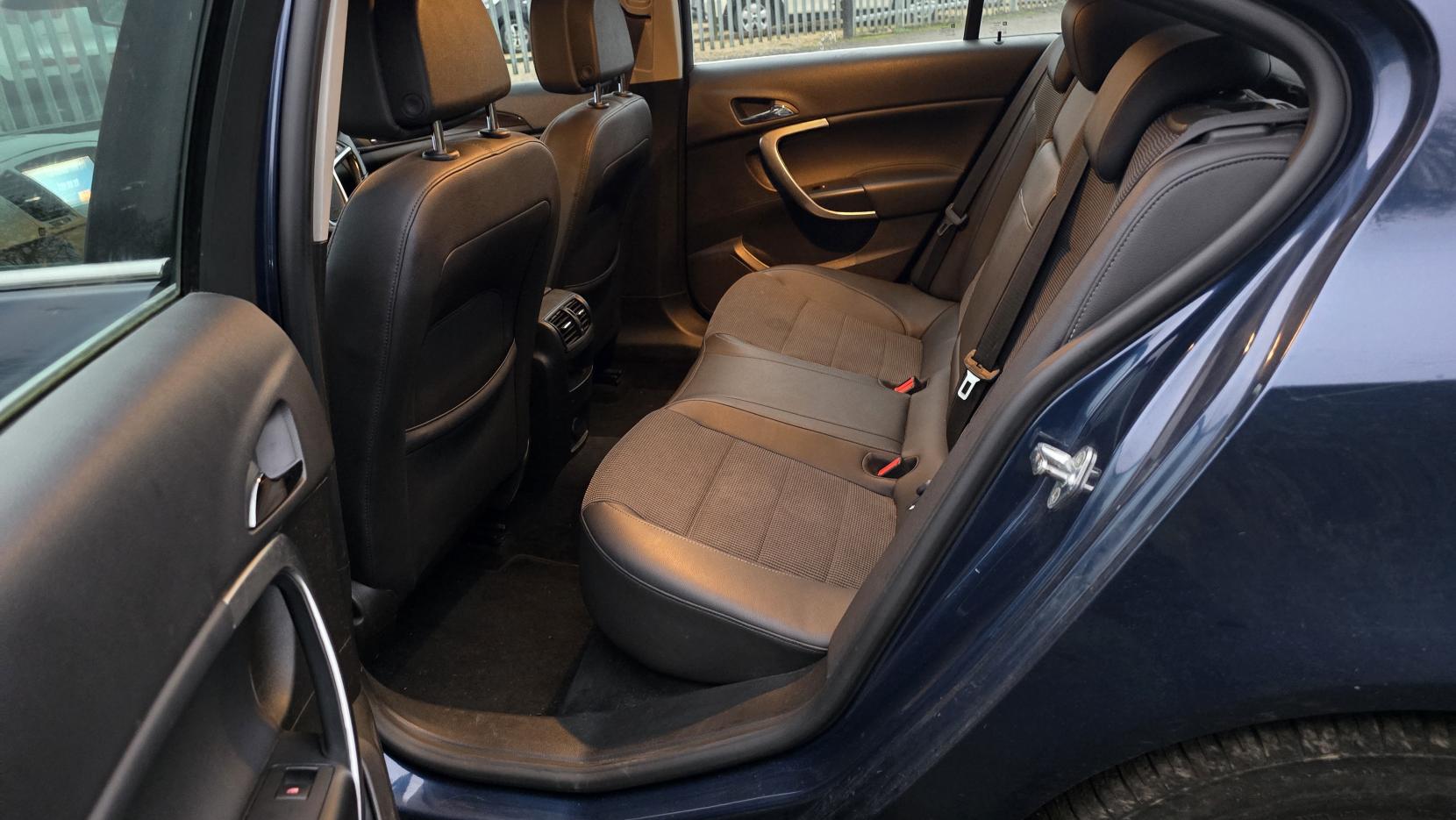 Vauxhall Insignia 2.0 CDTi SE Nav Hatchback 5dr Diesel Manual Euro 5 (130 ps)