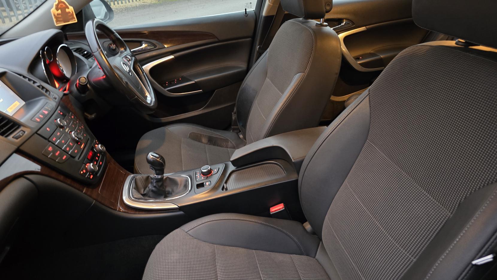 Vauxhall Insignia 2.0 CDTi SE Nav Hatchback 5dr Diesel Manual Euro 5 (130 ps)