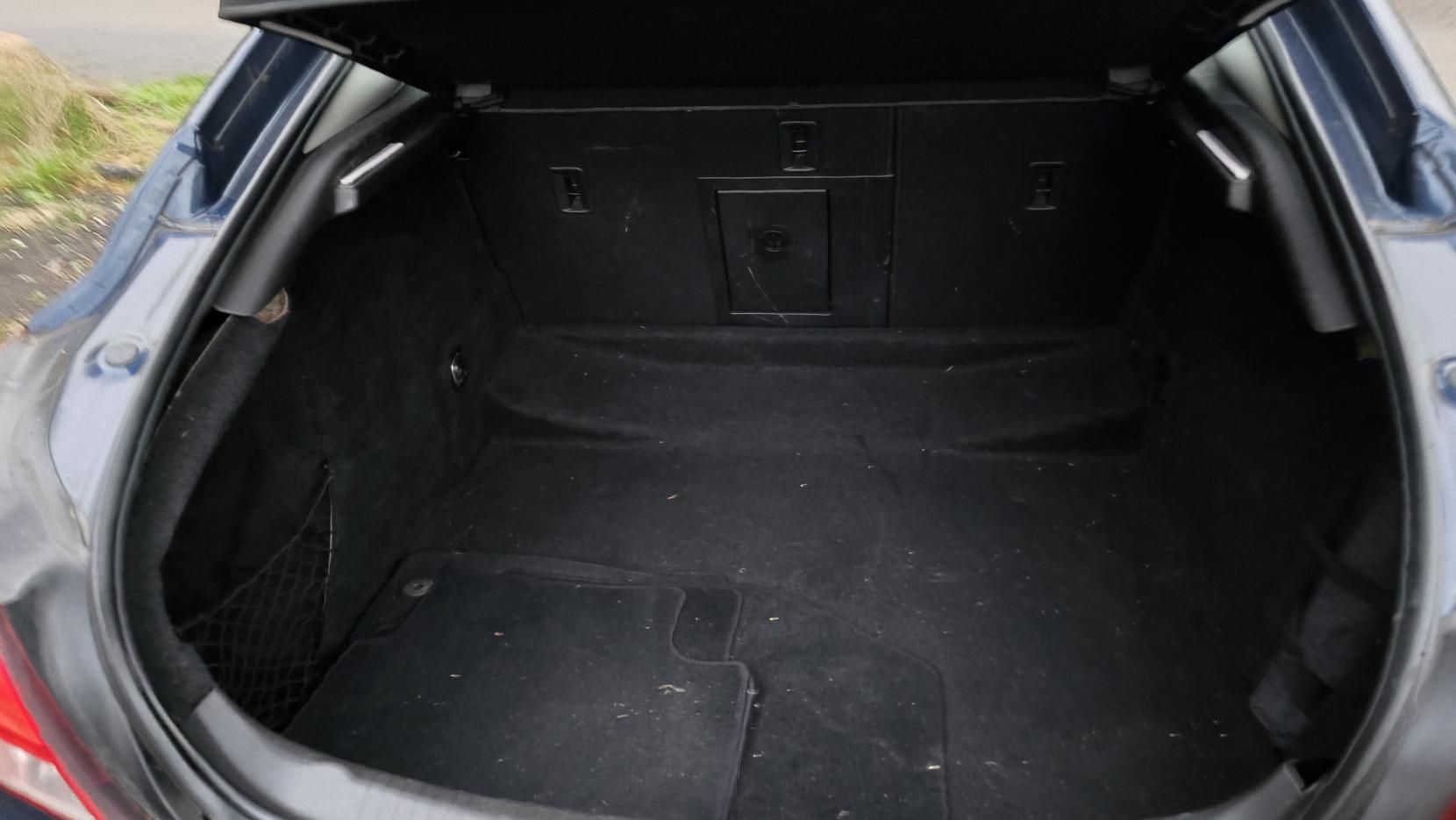 Vauxhall Insignia 2.0 CDTi SE Nav Hatchback 5dr Diesel Manual Euro 5 (130 ps)