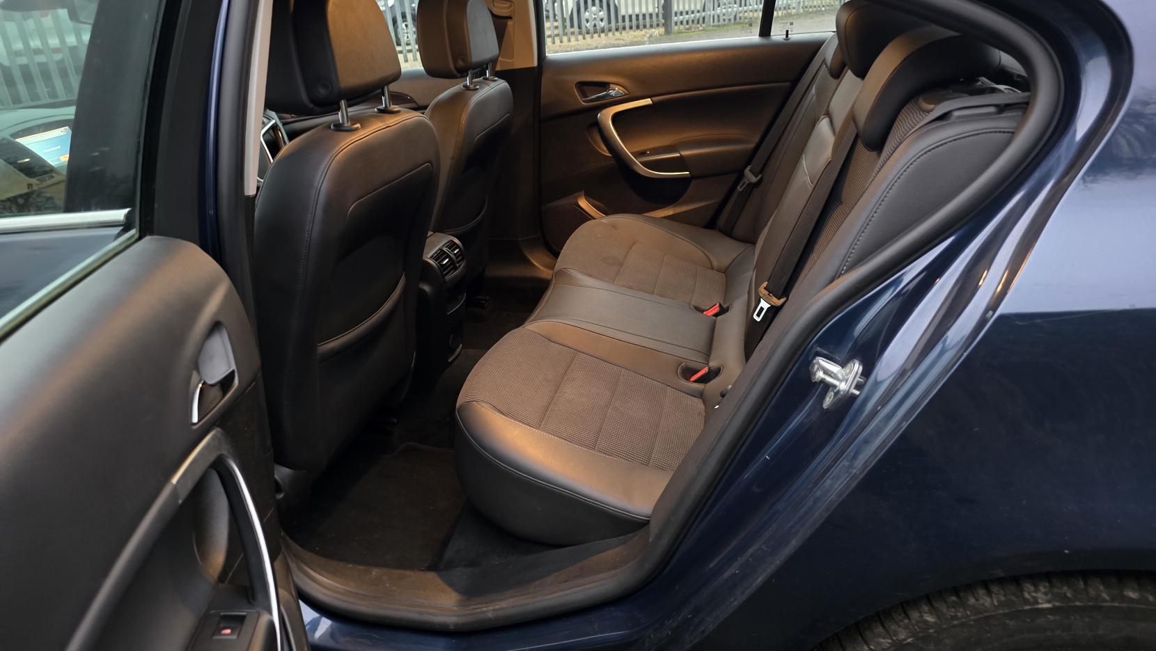 Vauxhall Insignia 2.0 CDTi SE Nav Hatchback 5dr Diesel Manual Euro 5 (130 ps)